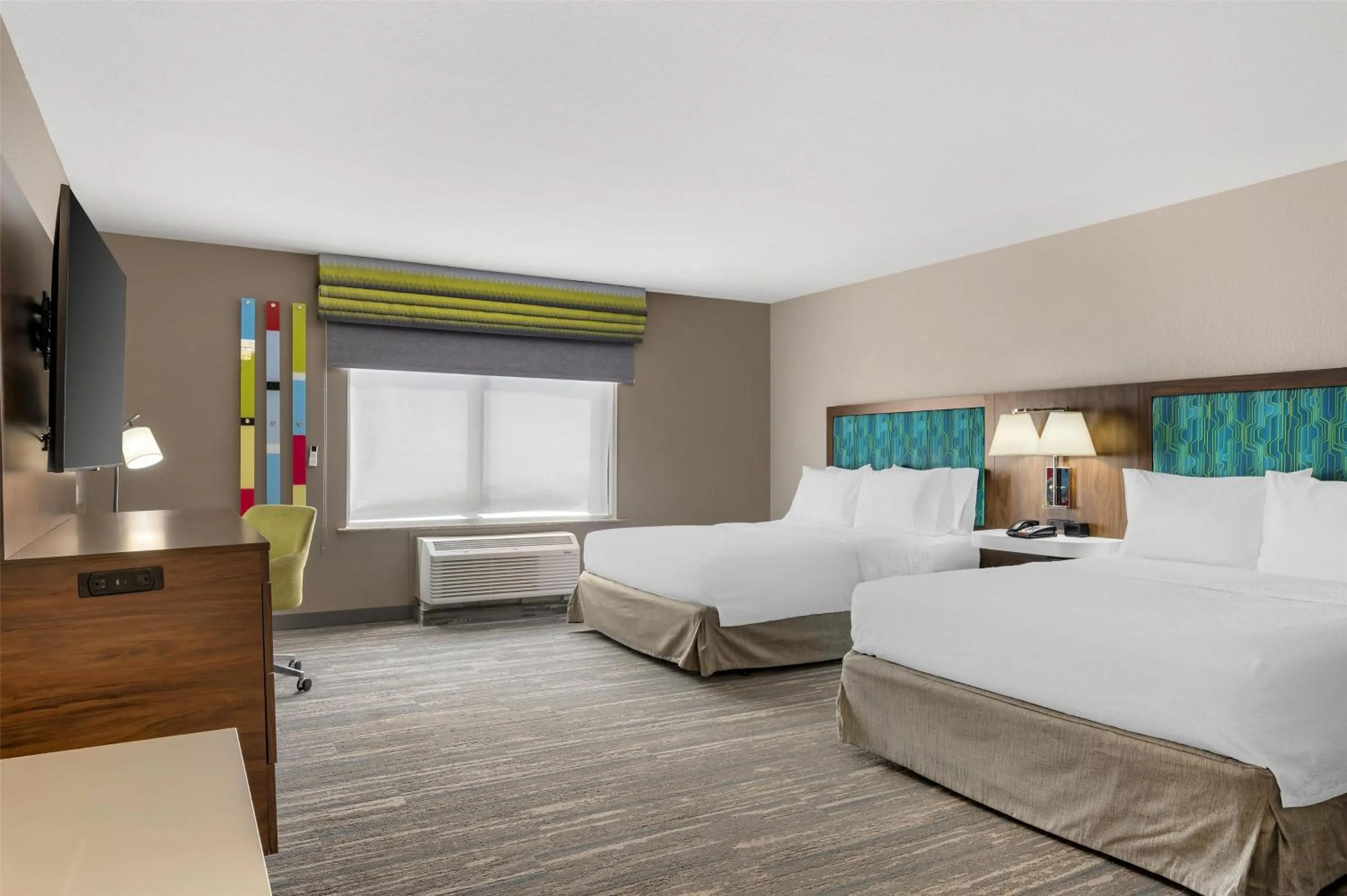 Bed in Hampton Inn & Suites Crawfordsville