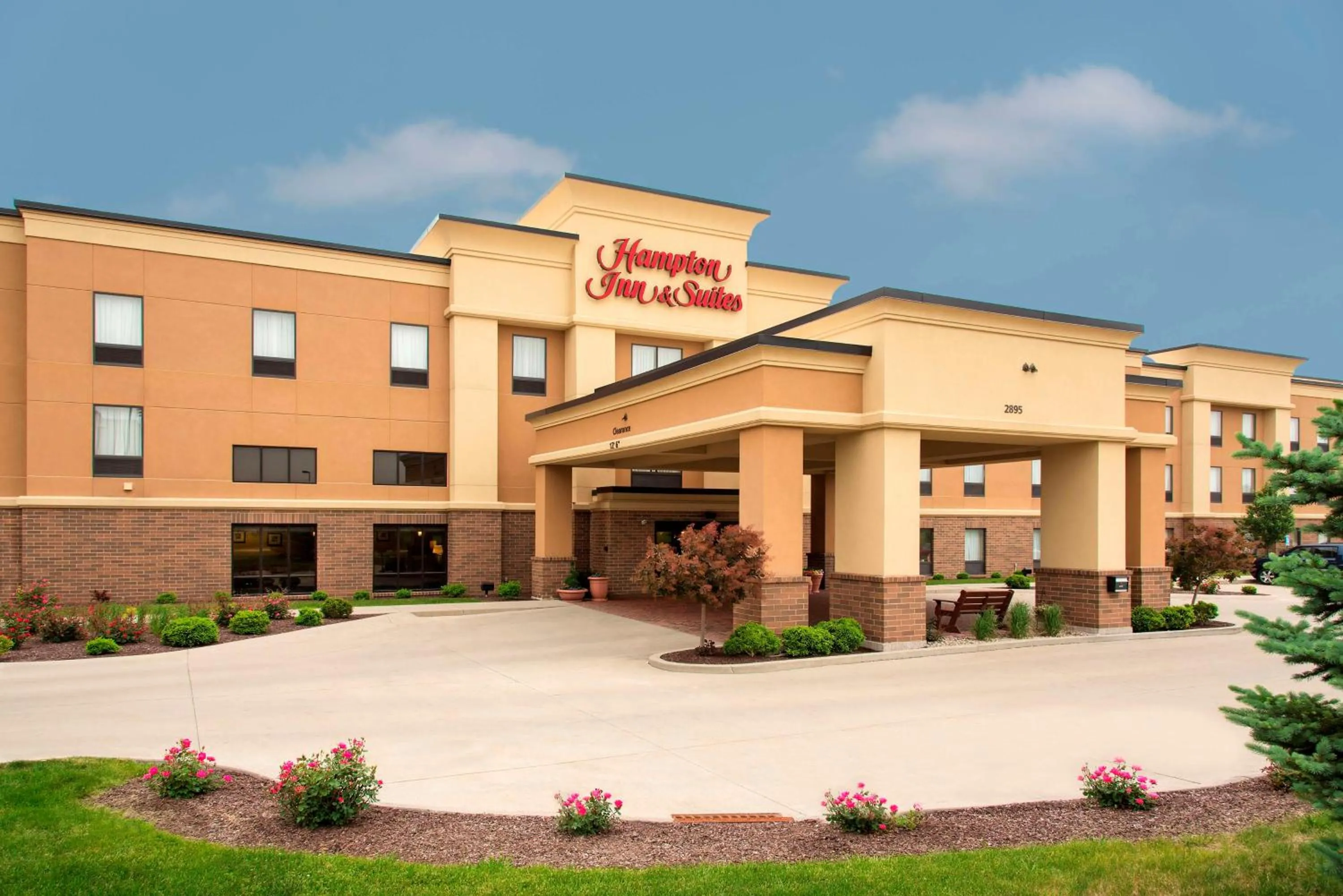 Property building in Hampton Inn & Suites Crawfordsville