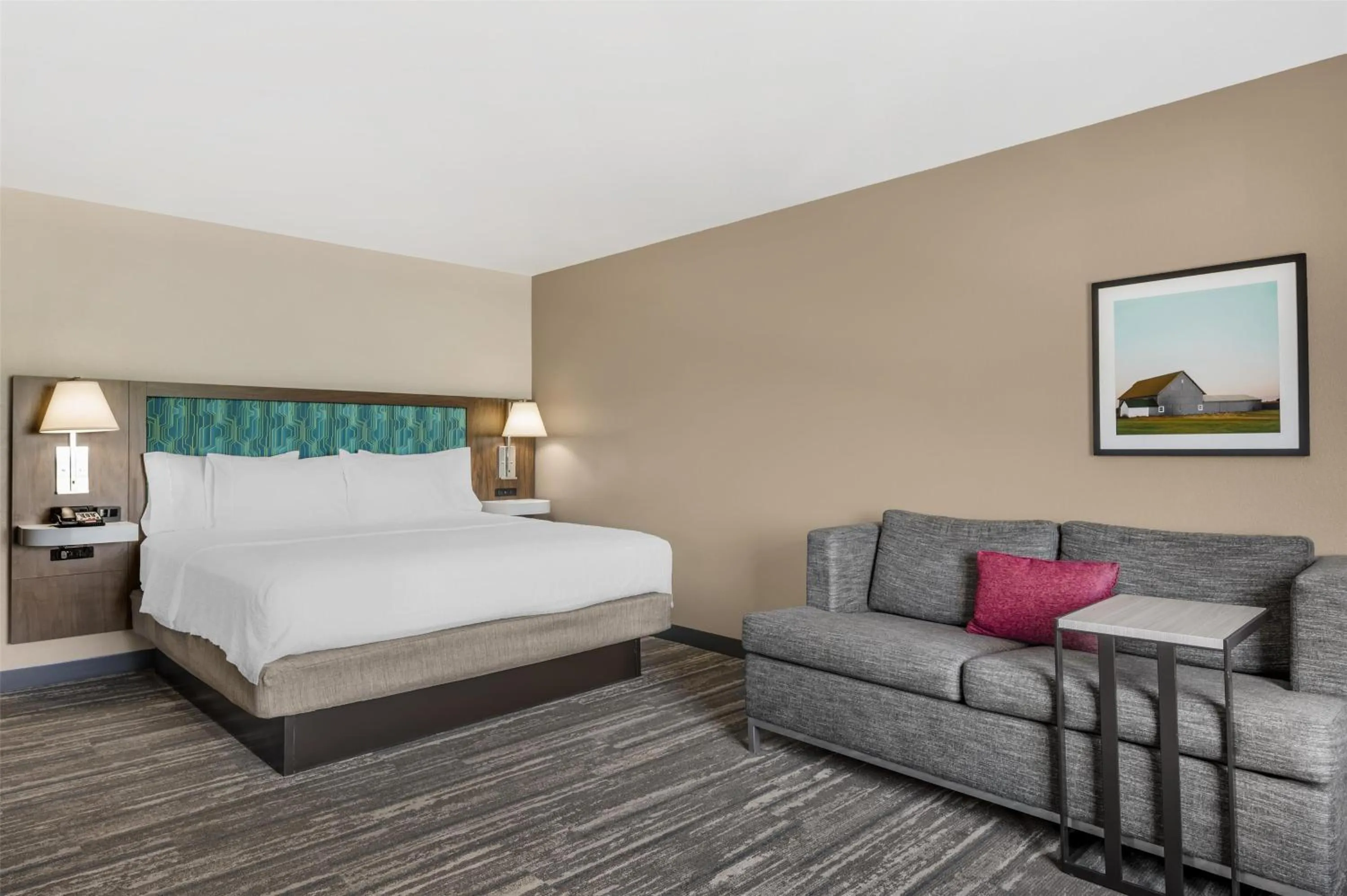 Living room, Bed in Hampton Inn & Suites Crawfordsville