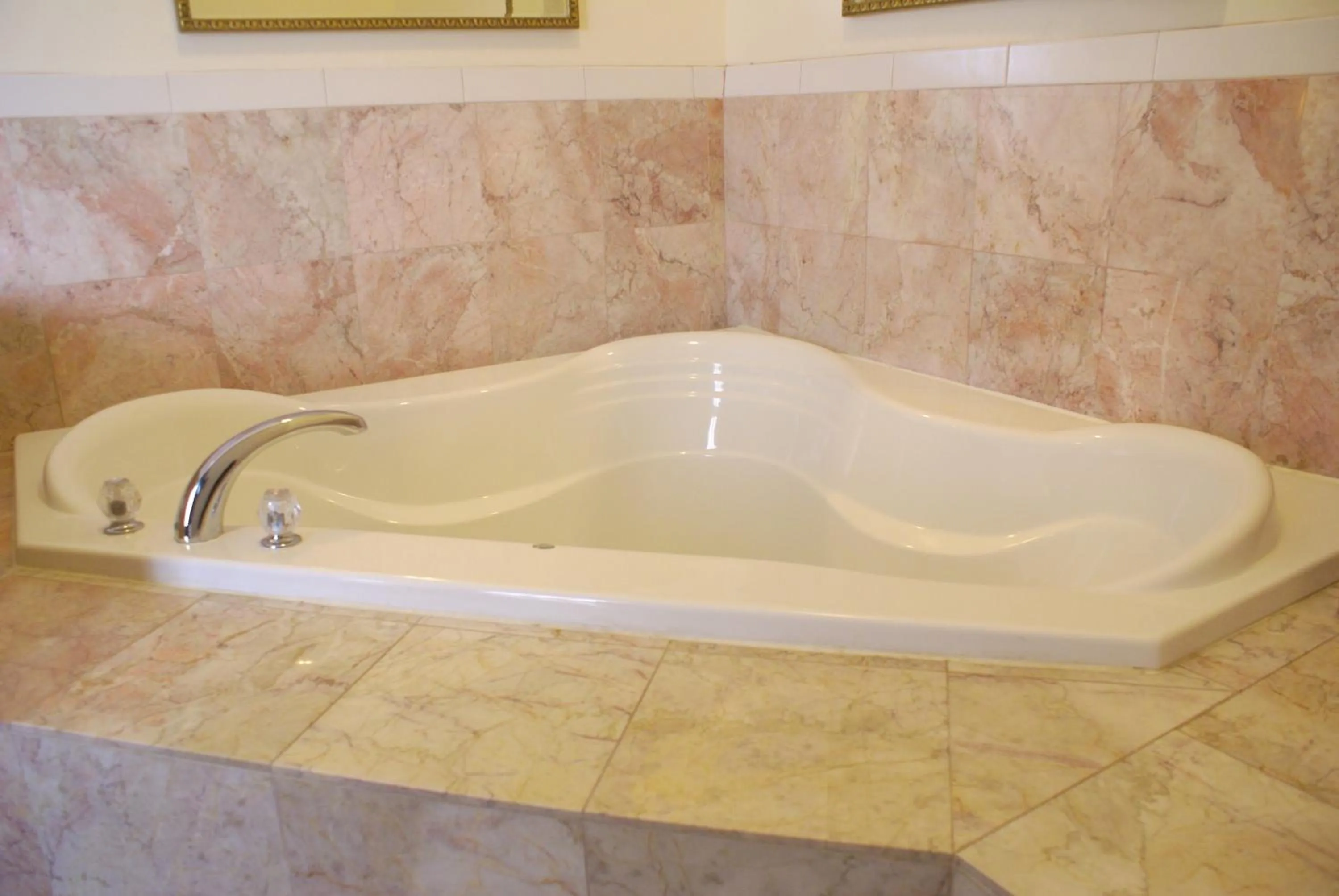 Bathroom in Raritan Hotel