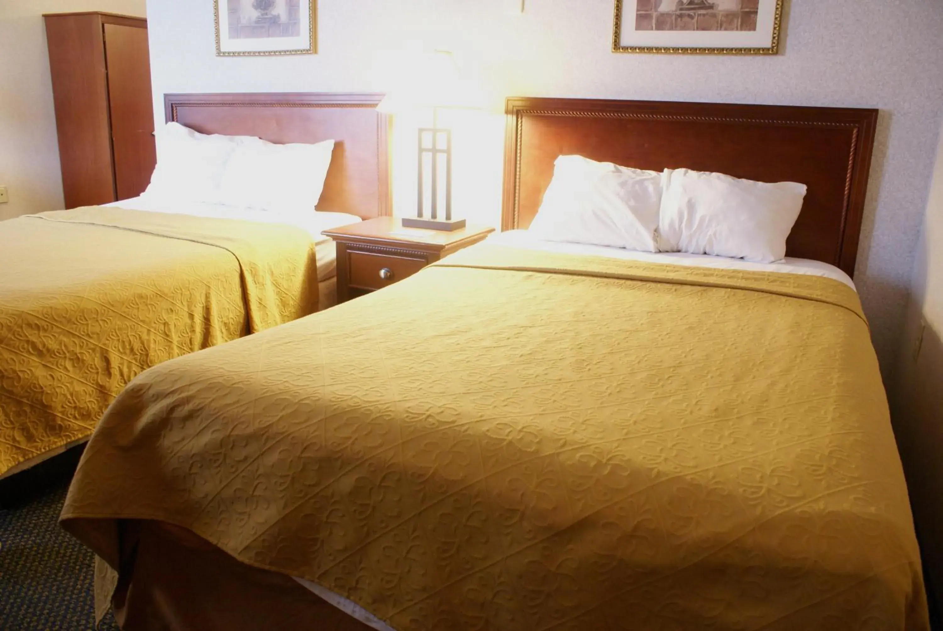 Double Room with Two Double Beds in Raritan Hotel Double Room with Two Double Beds in Raritan Hotel