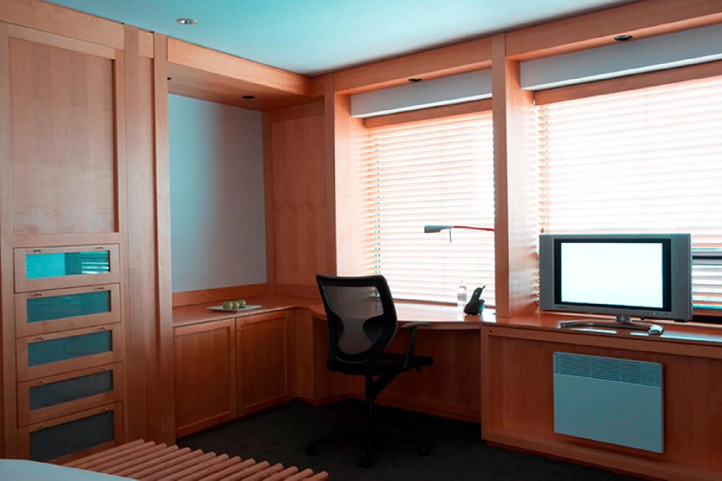 TV and multimedia in Hôtel Alt Québec