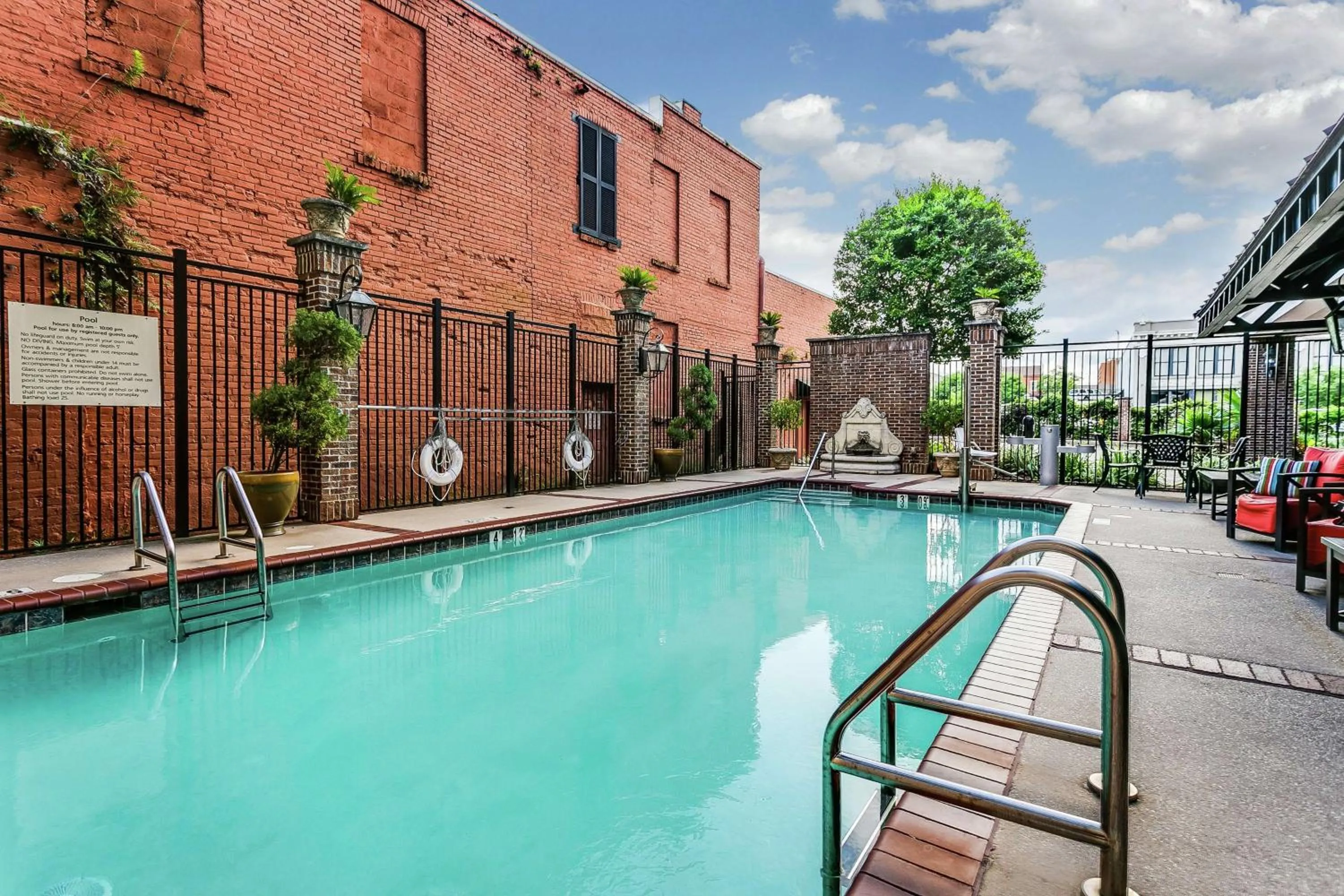 Pool view in Hampton Inn & Suites Mobile - Downtown Historic District
