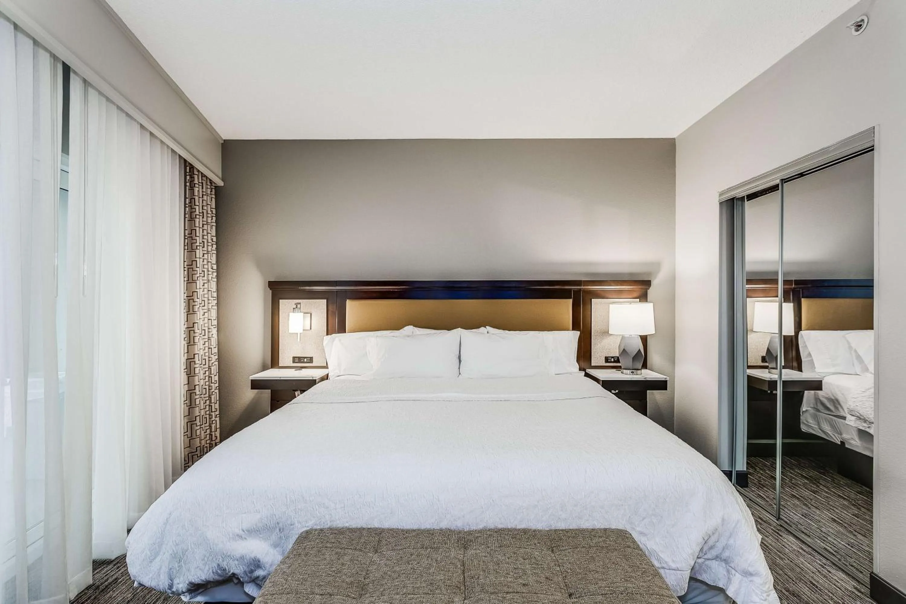 Bed in Hampton Inn & Suites Mobile - Downtown Historic District