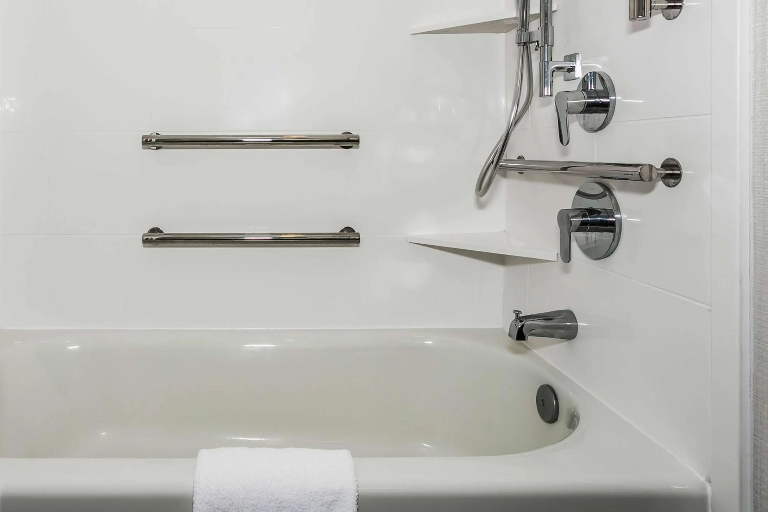 Bathroom in Hampton Inn & Suites Mobile - Downtown Historic District