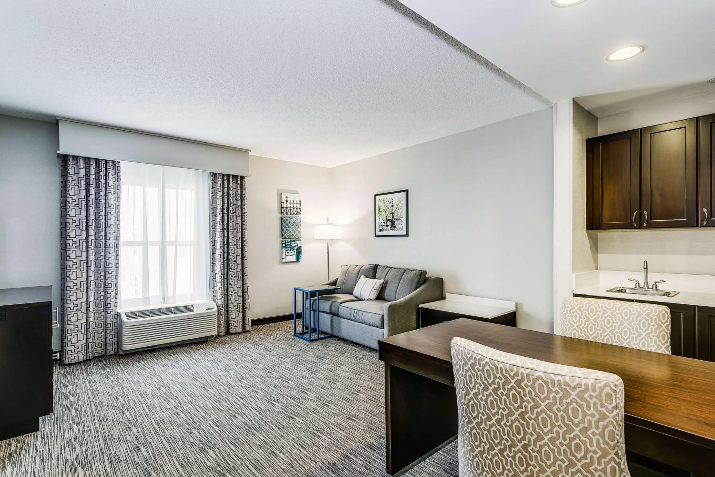 Living room in Hampton Inn & Suites Mobile - Downtown Historic District