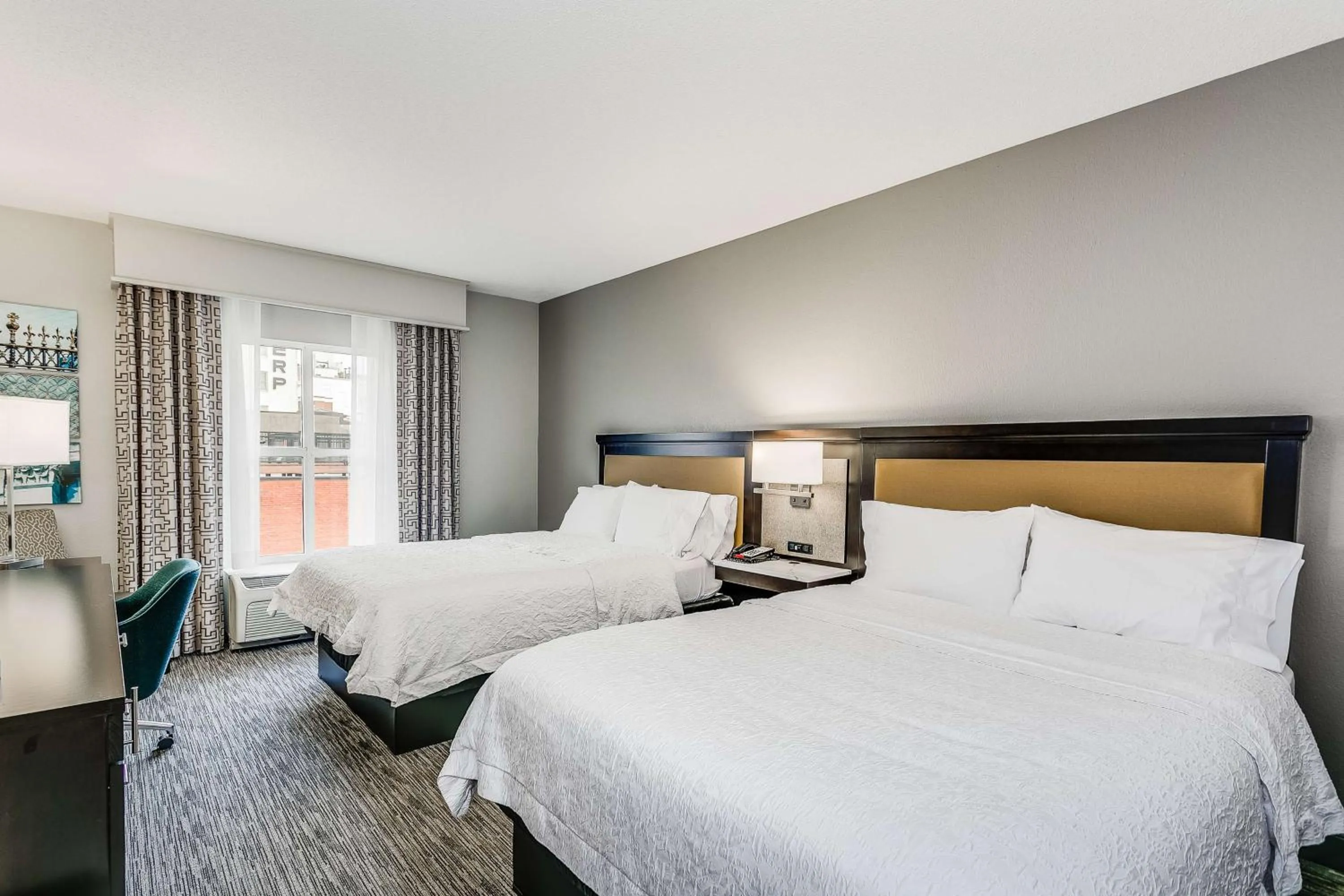 Bed in Hampton Inn & Suites Mobile - Downtown Historic District