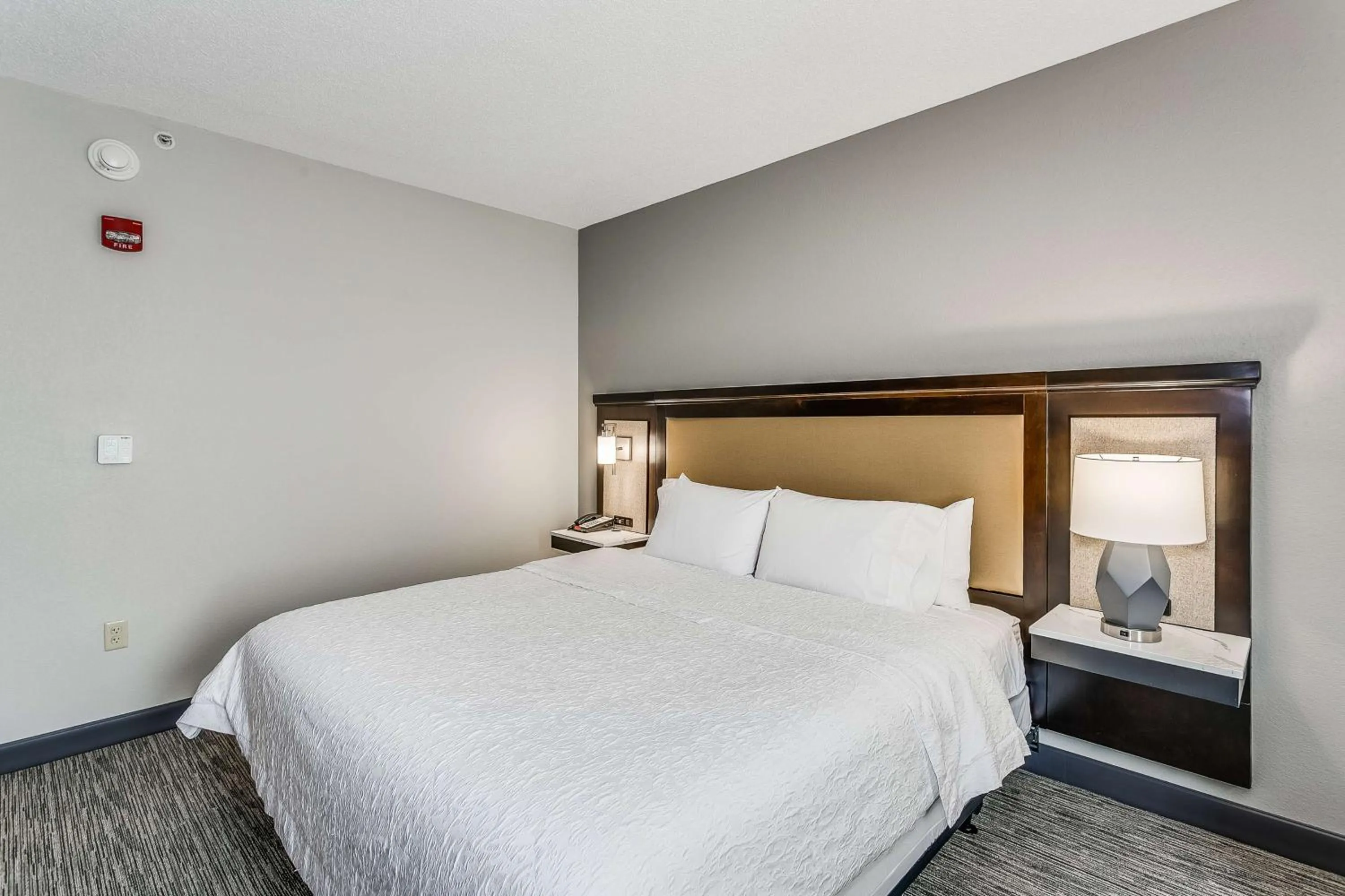 Bed in Hampton Inn & Suites Mobile - Downtown Historic District