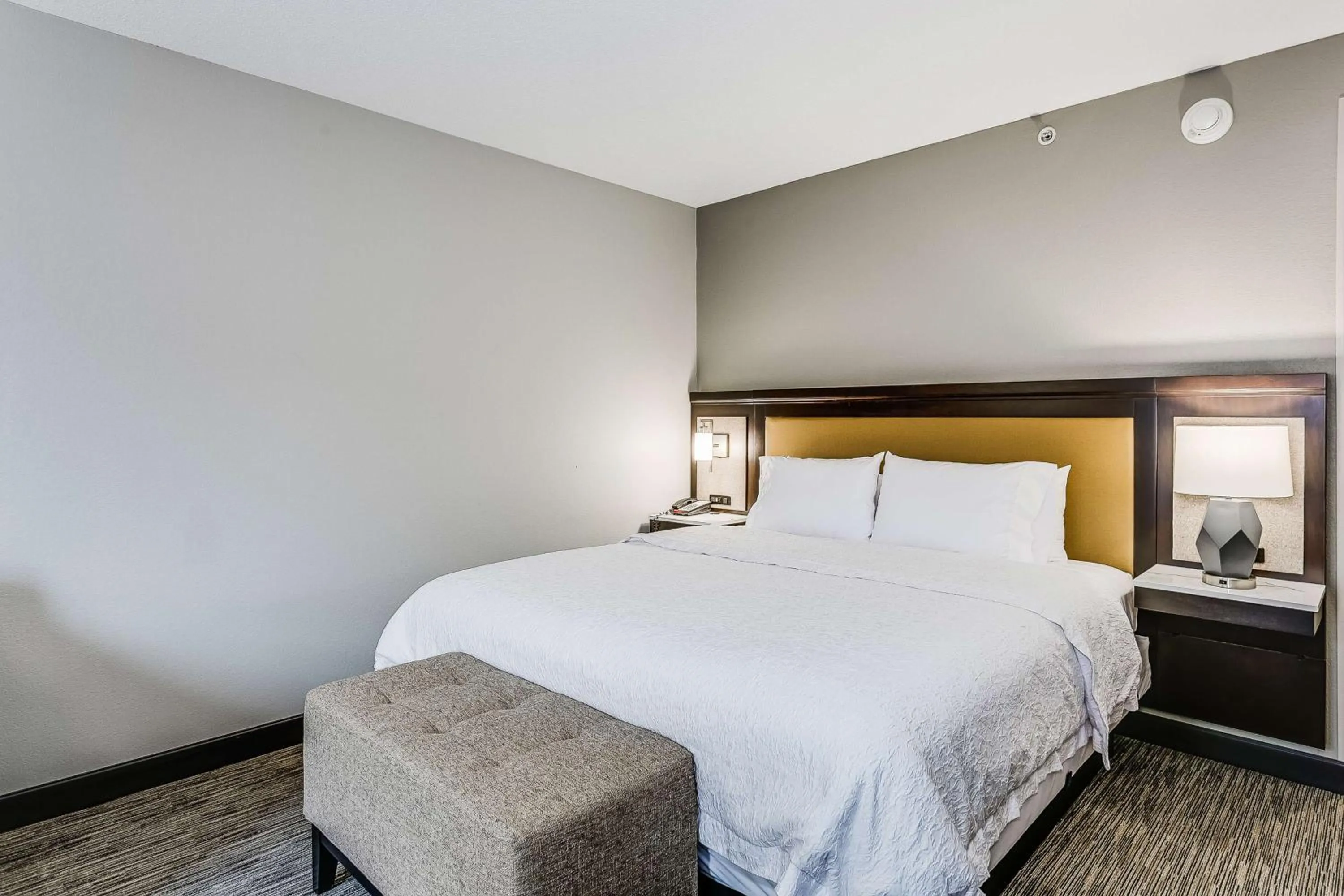 Bed in Hampton Inn & Suites Mobile - Downtown Historic District