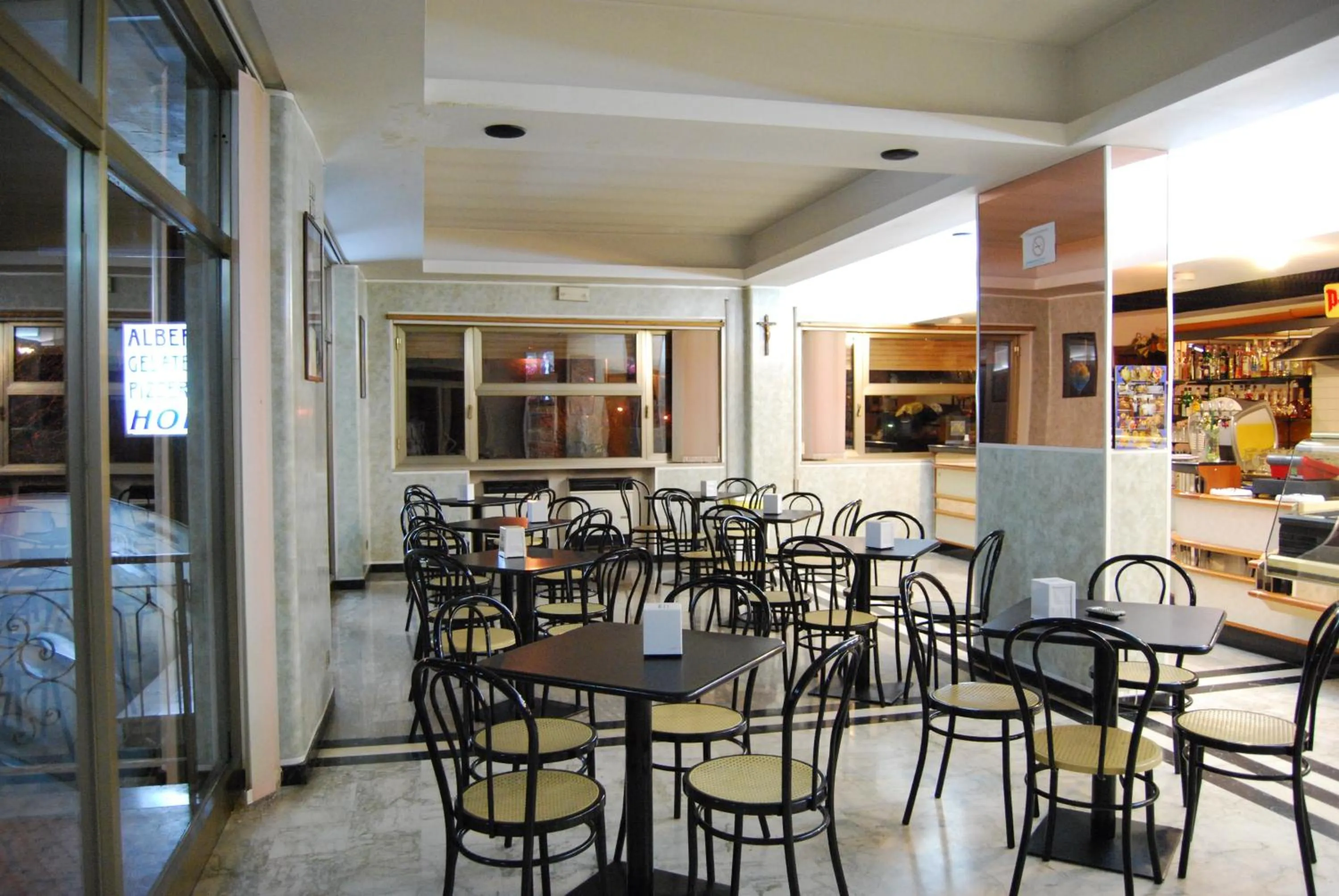 Restaurant/places to eat in Holiday