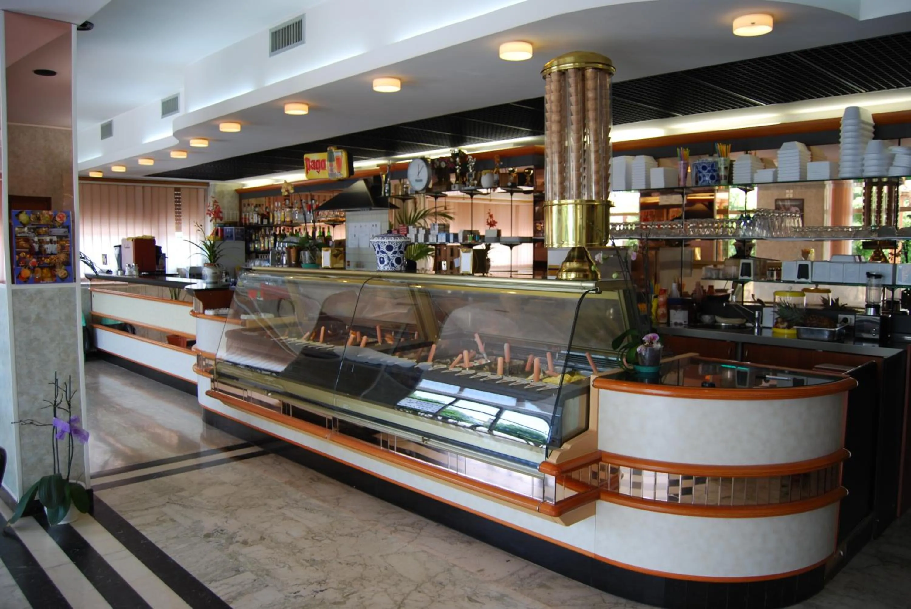 Restaurant/places to eat in Holiday