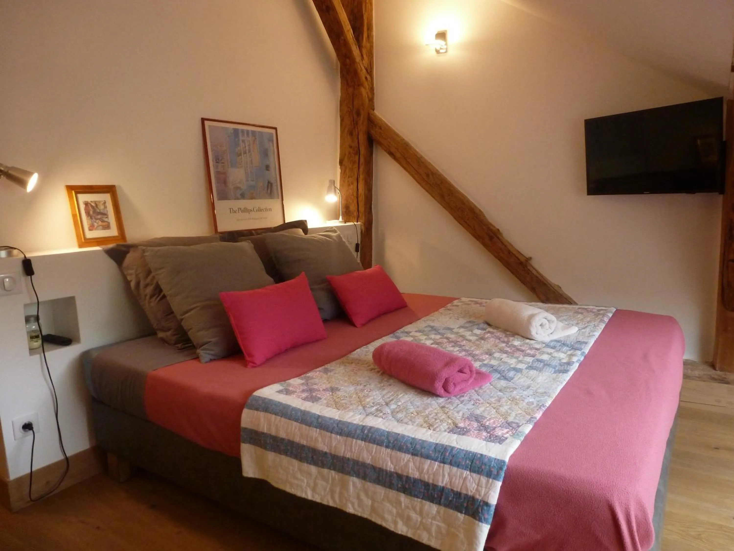 Photo of the whole room, Bed in Au Cheval Blanc - appartements et chambres d'hôtes