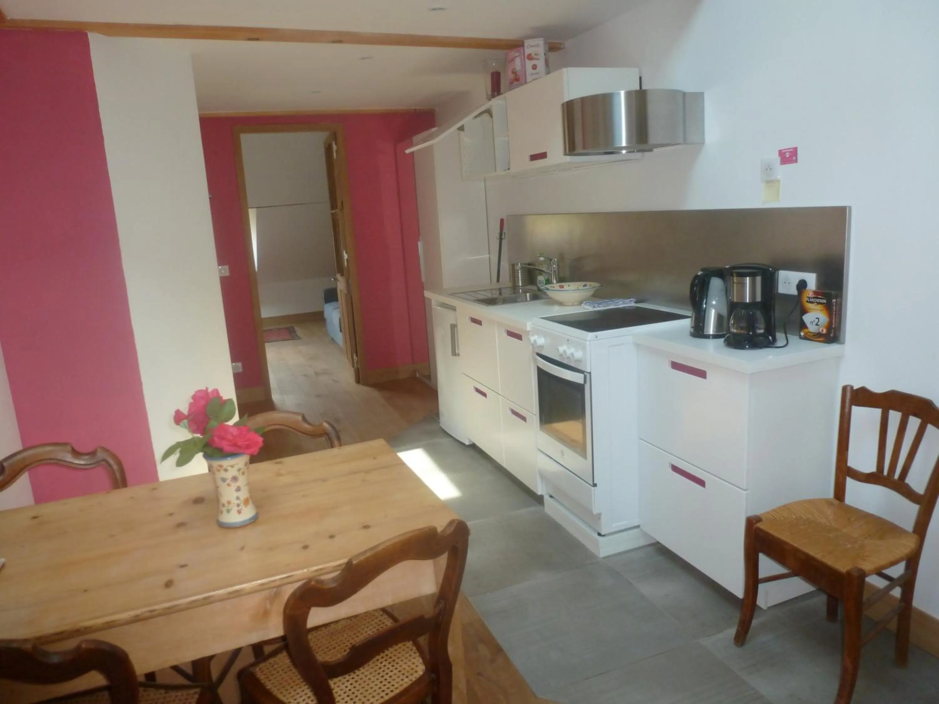 Kitchen or kitchenette in Au Cheval Blanc - appartements et chambres d'hôtes