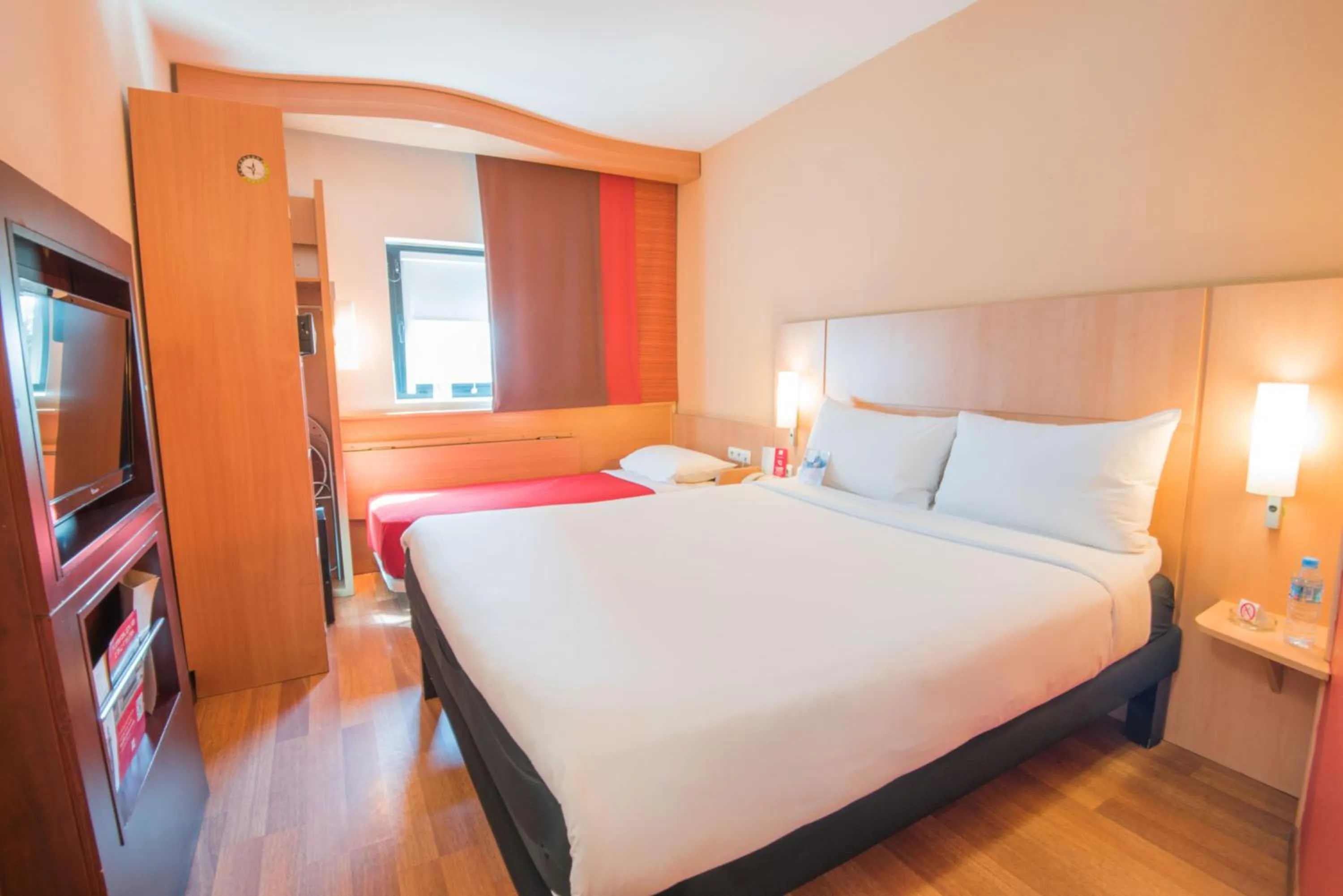 Standard Double with one single bed in Atlantis Alger Aéroport ex Ibis