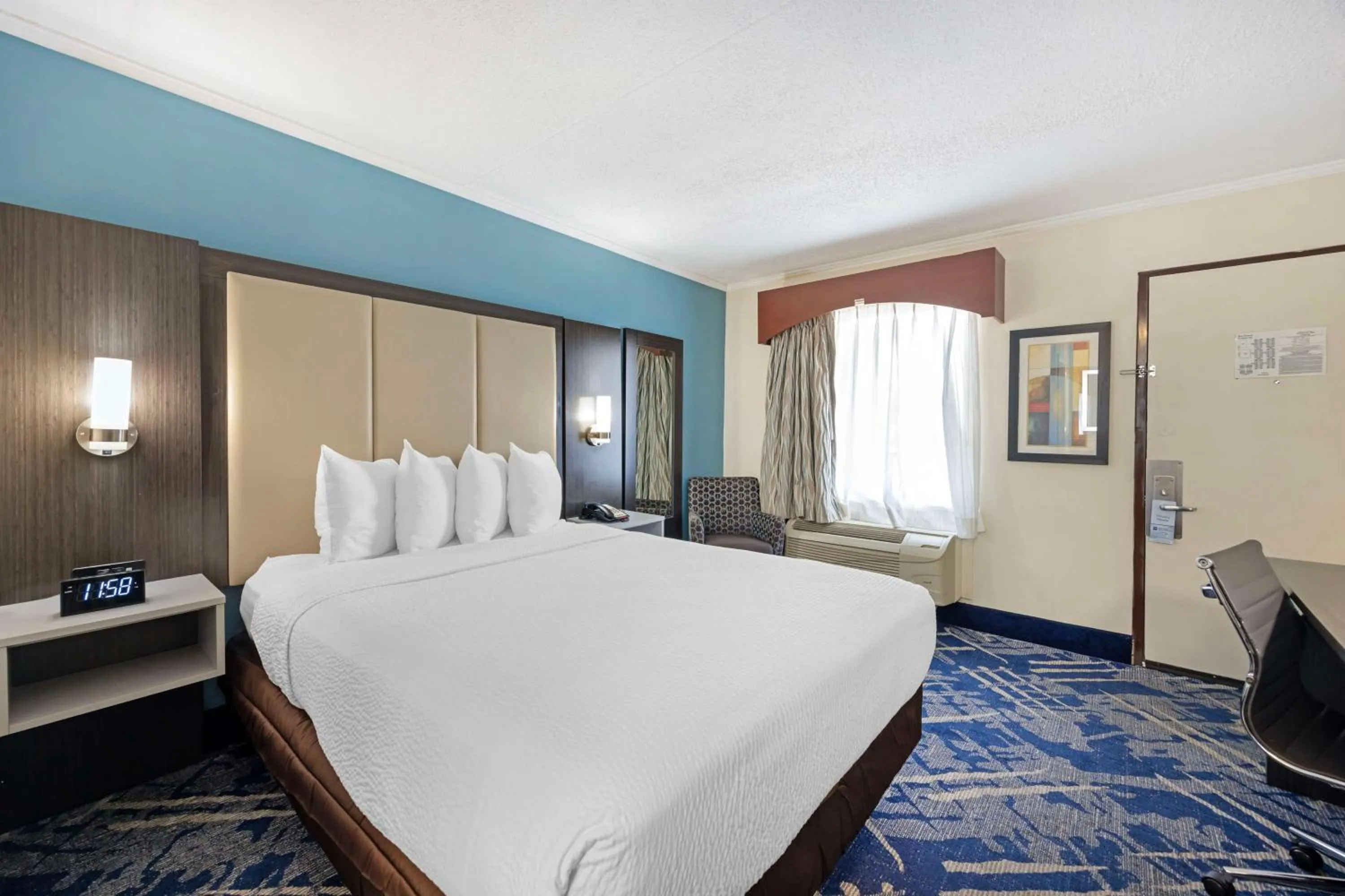 Bedroom, Bed in Best Western Franklin