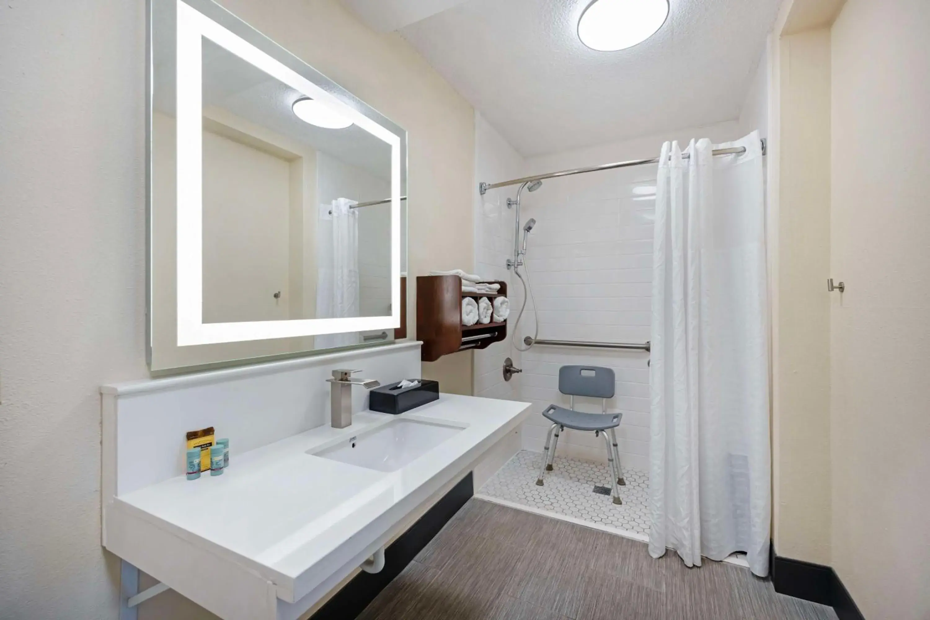 Queen Room with Two Queen Beds - Disability Access/Non-Smoking in Best Western Franklin Queen Room with Two Queen Beds - Disability Access/Non-Smoking in Best Western Franklin