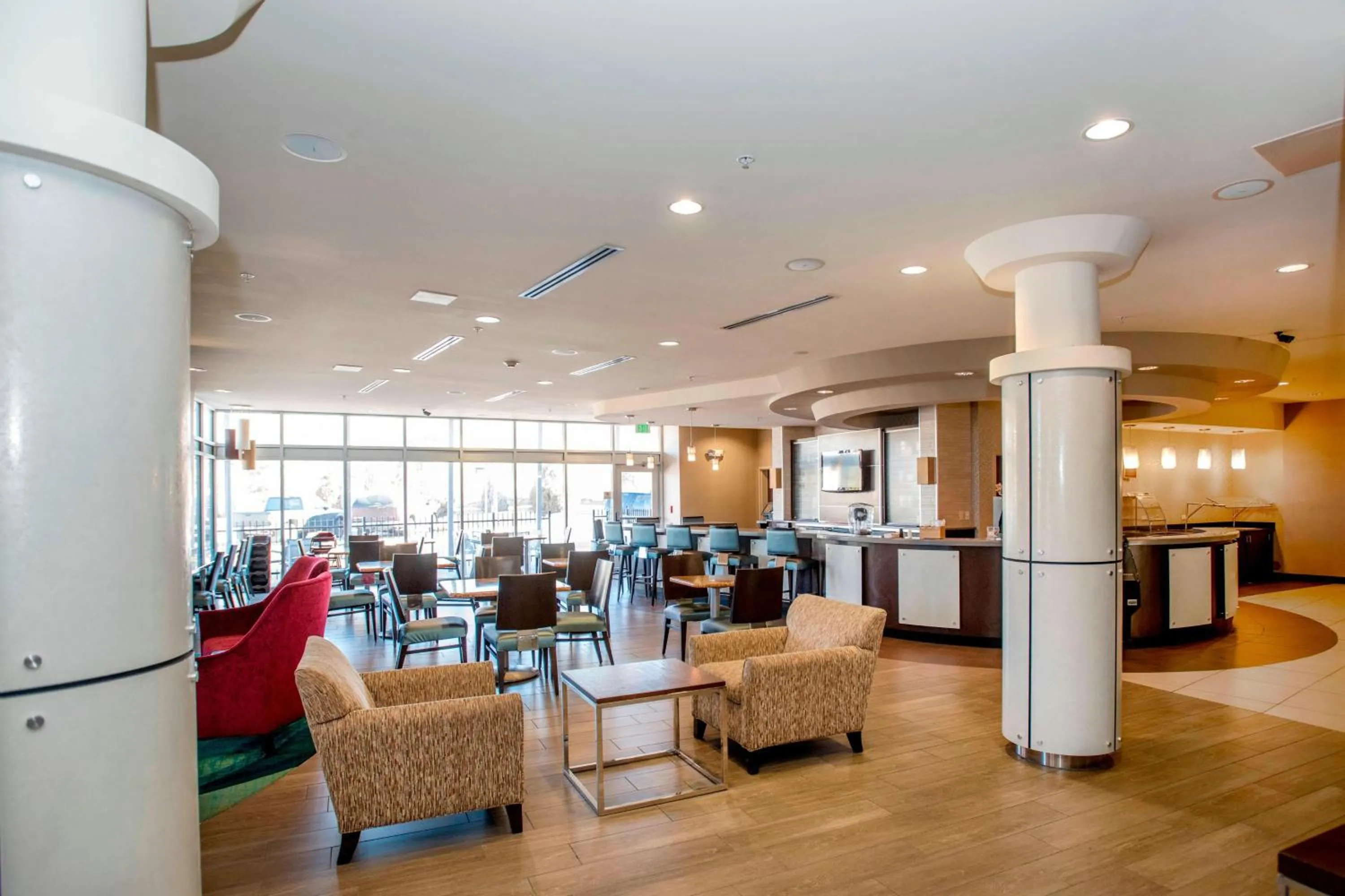 Lounge or bar in Springhill Suites by Marriott Pueblo Downtown