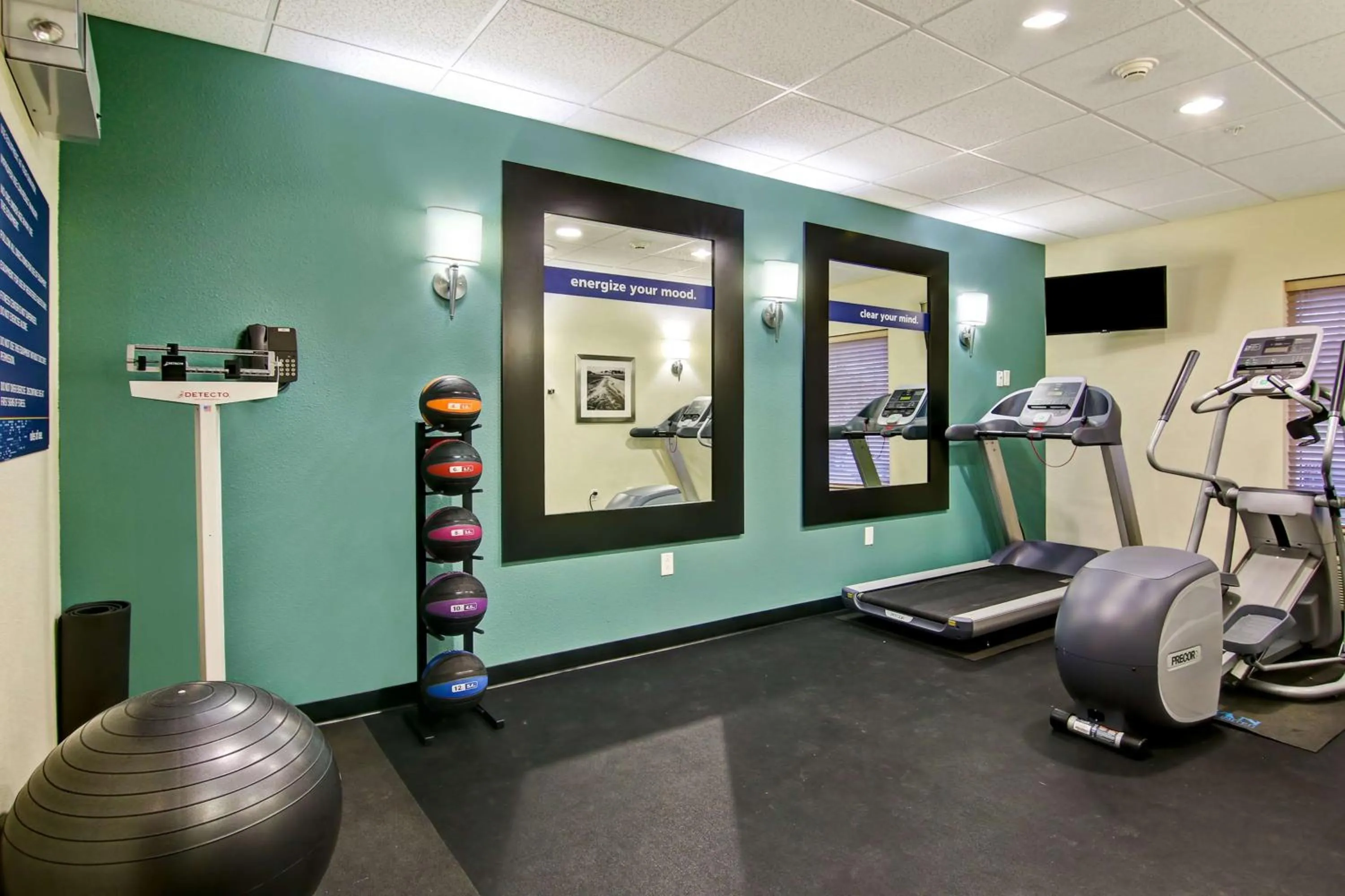 Fitness centre/facilities in Hampton Inn & Suites Saint John