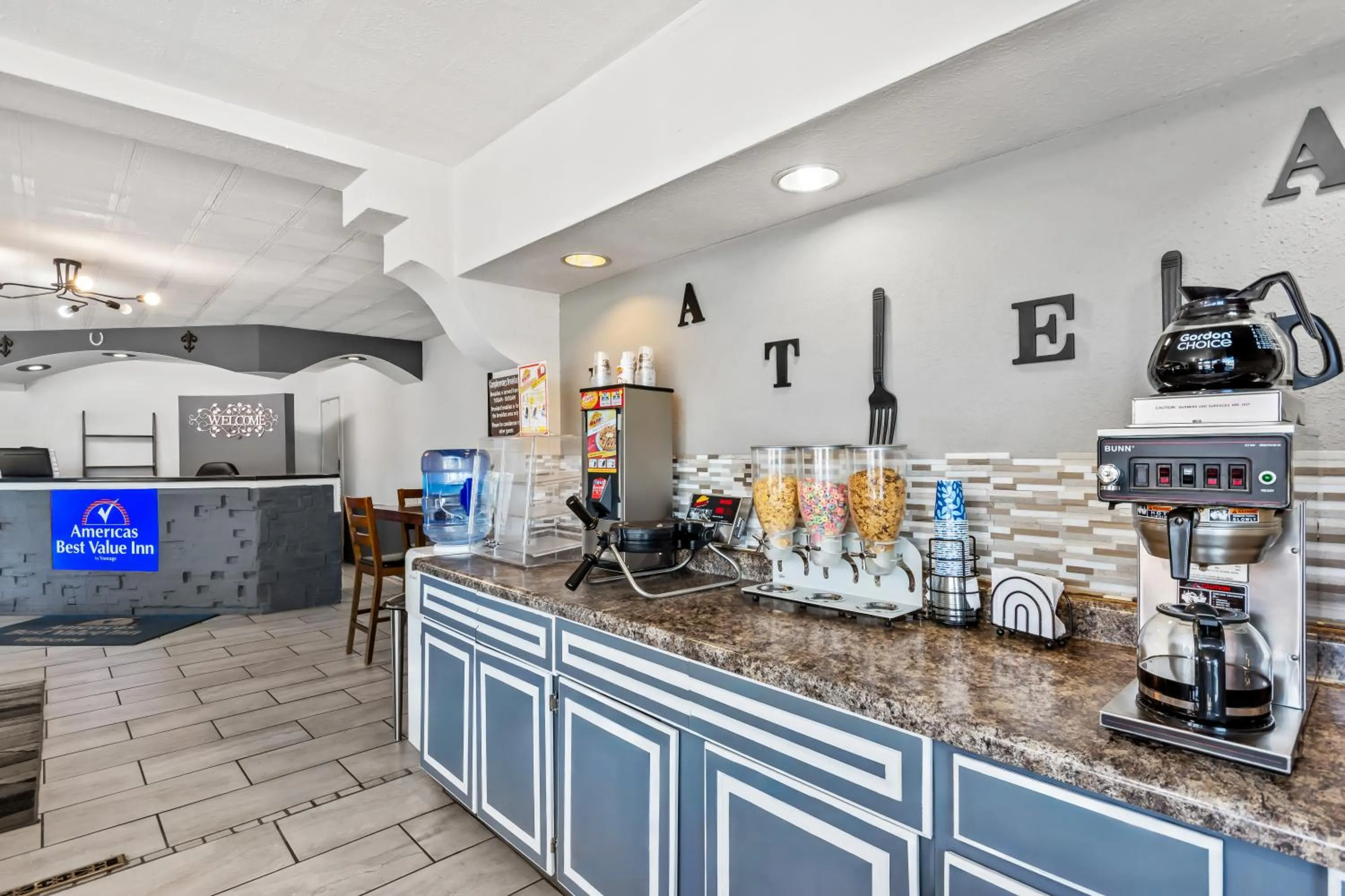 Breakfast in Americas Best Value Inn & Suites Williamstown