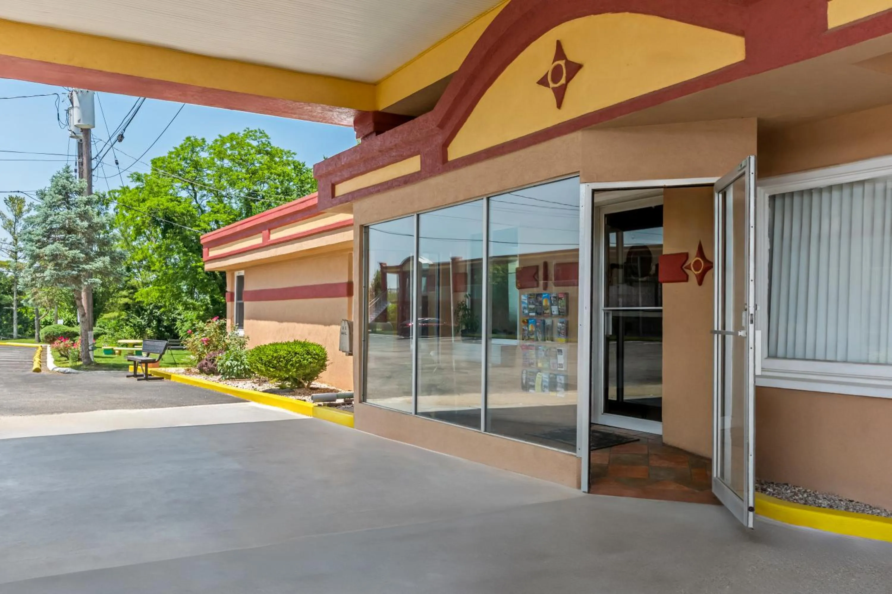 Property building in Americas Best Value Inn & Suites Williamstown