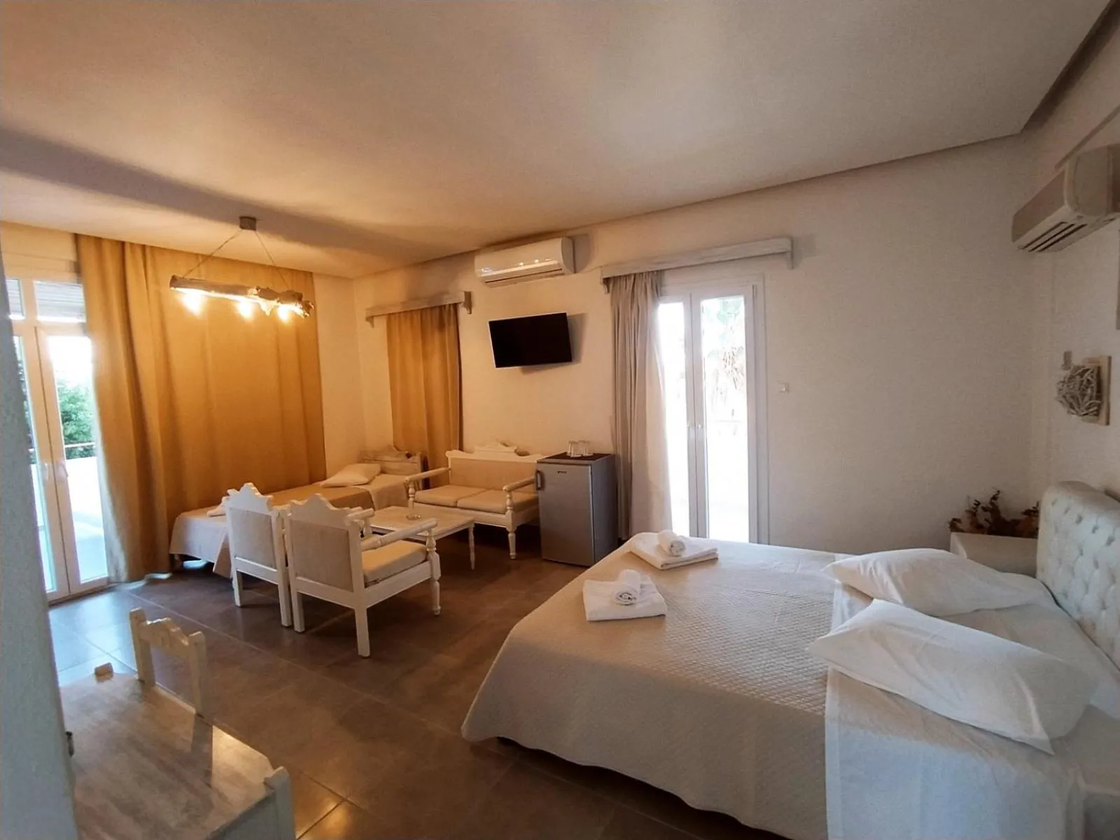 Bedroom, Bed in Amaryllis Hotel