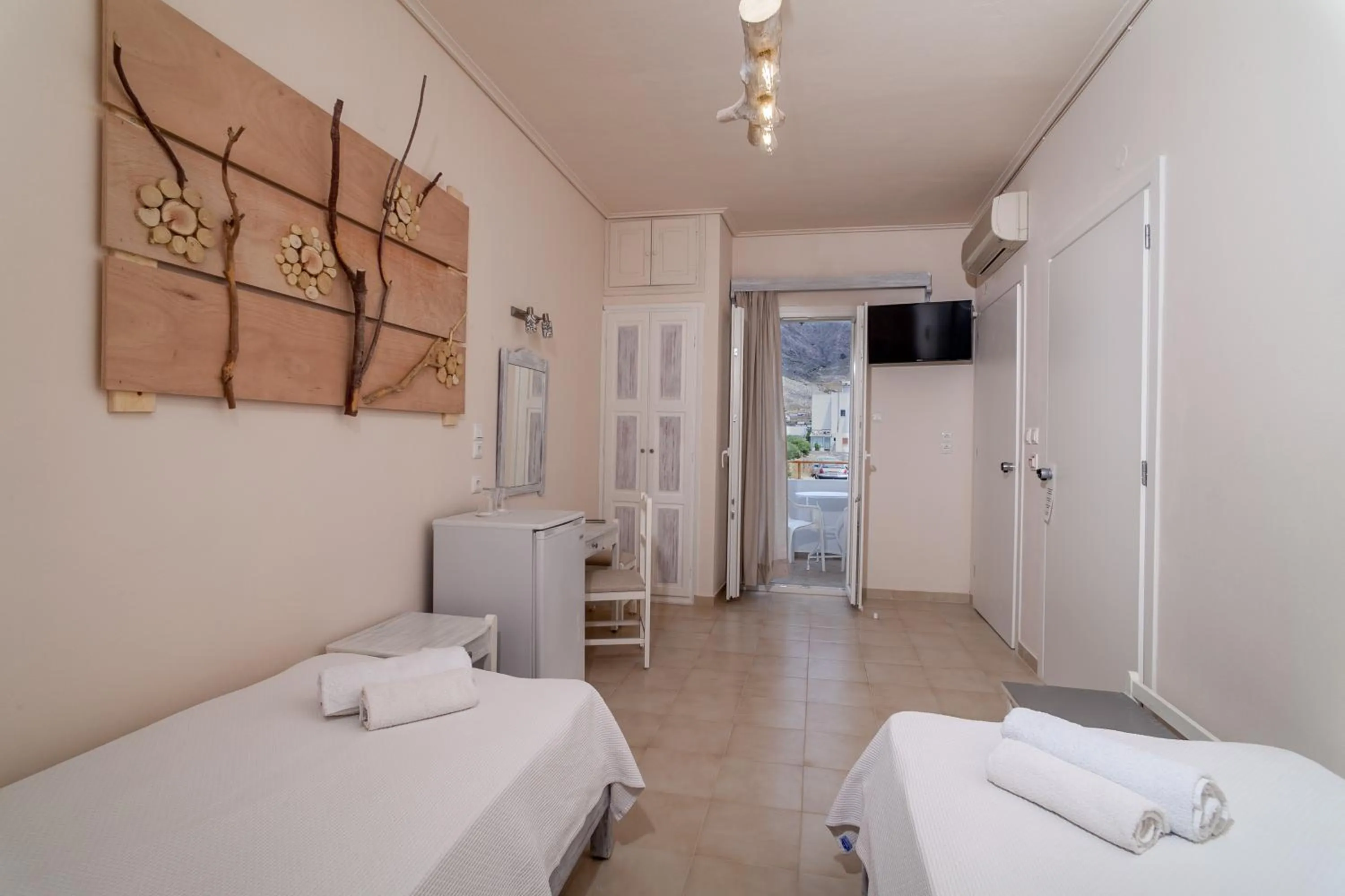 Photo of the whole room, Bed in Amaryllis Hotel