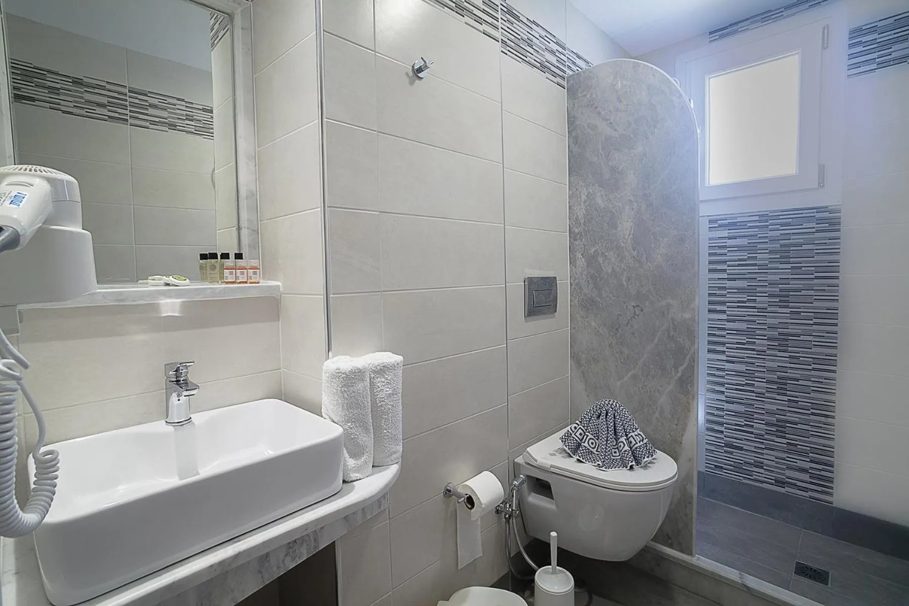 Bathroom in Amaryllis Hotel