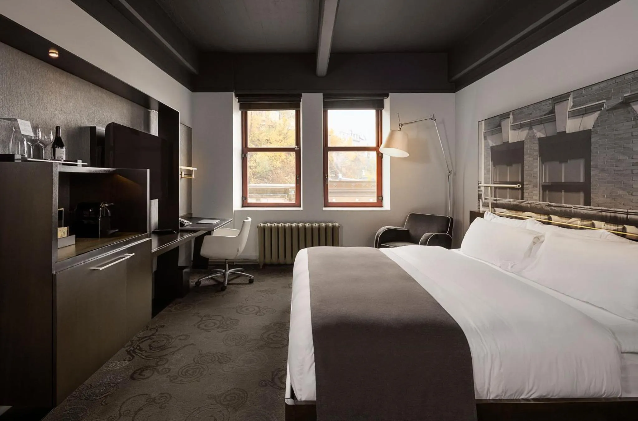 Bed in Hôtel Le Germain Québec