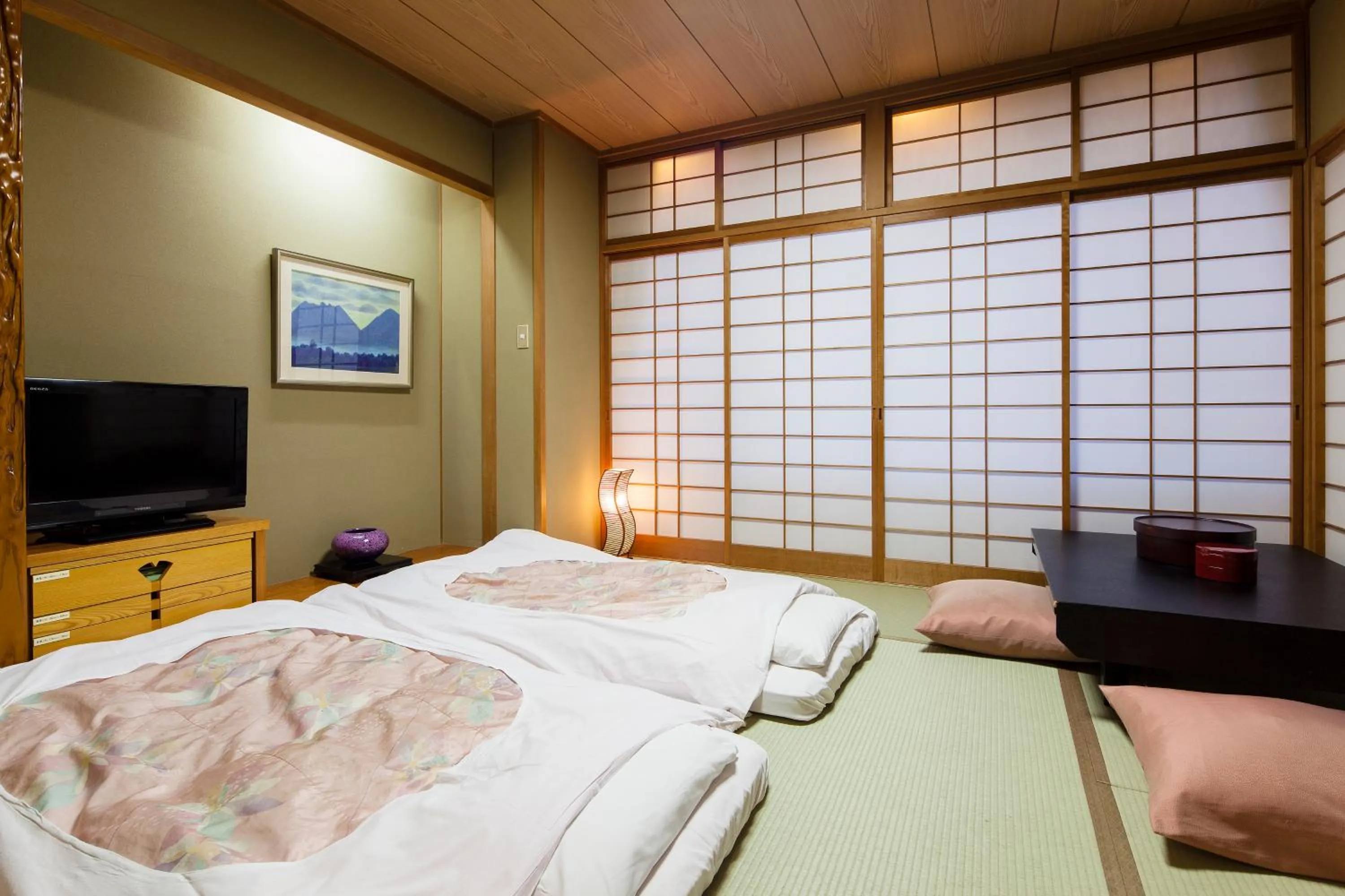 Photo of the whole room, Bed in Yamatoya Honten Ryokan Osaka
