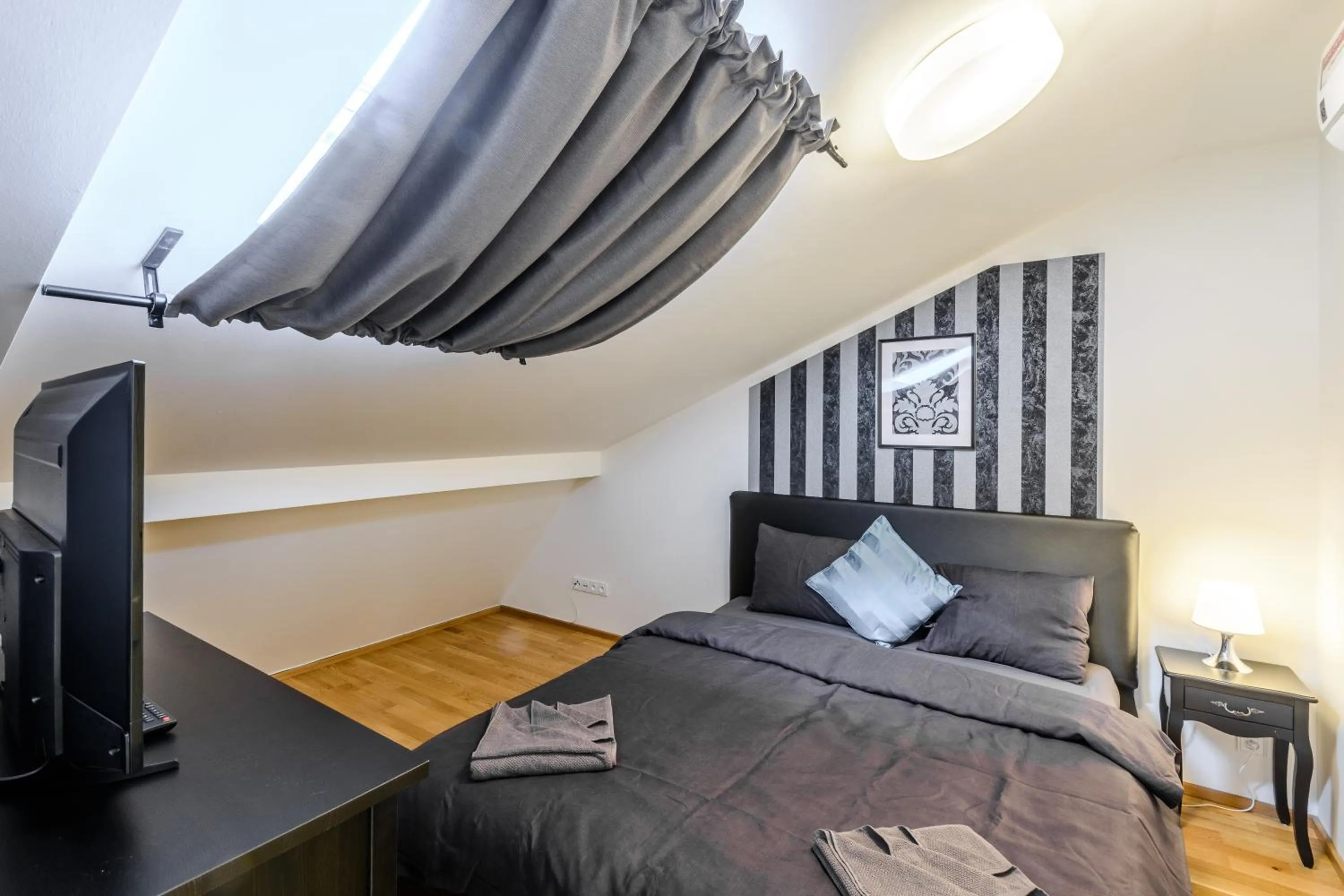 Bedroom, Bed in Riverside SPIRIT