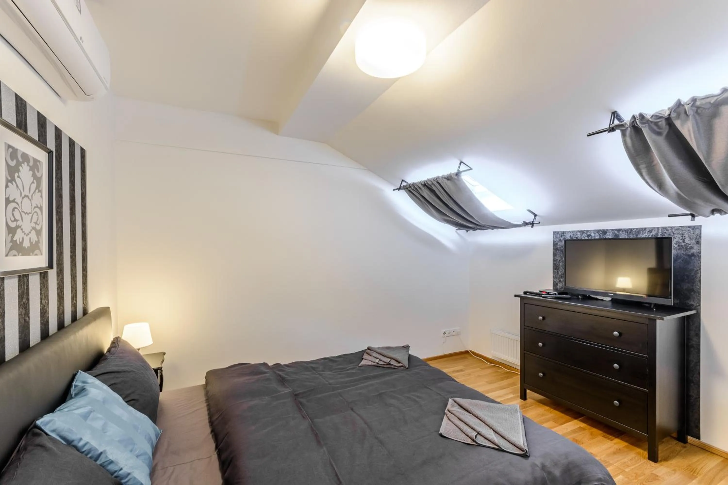 Bedroom, Bed in Riverside SPIRIT