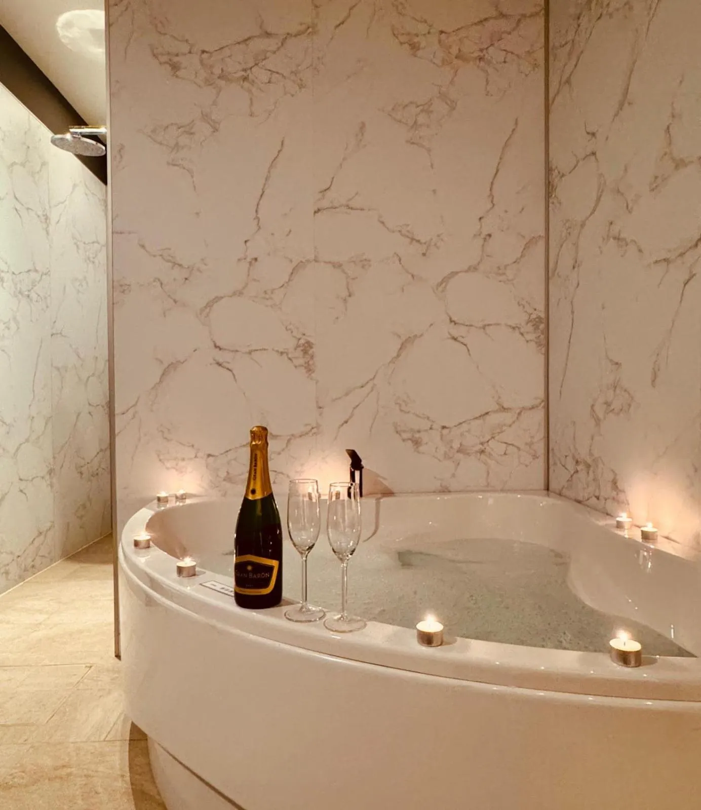 Hot Tub in The Rose Suites