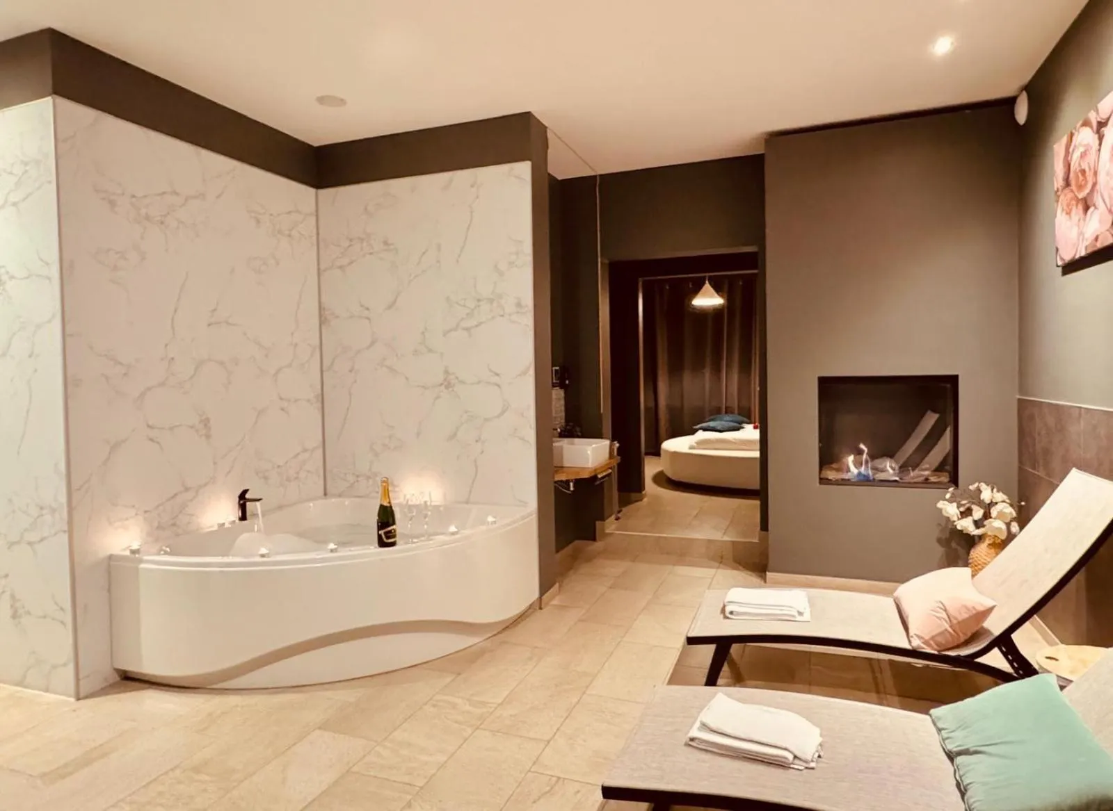 Spa and wellness centre/facilities, Bed in The Rose Suites