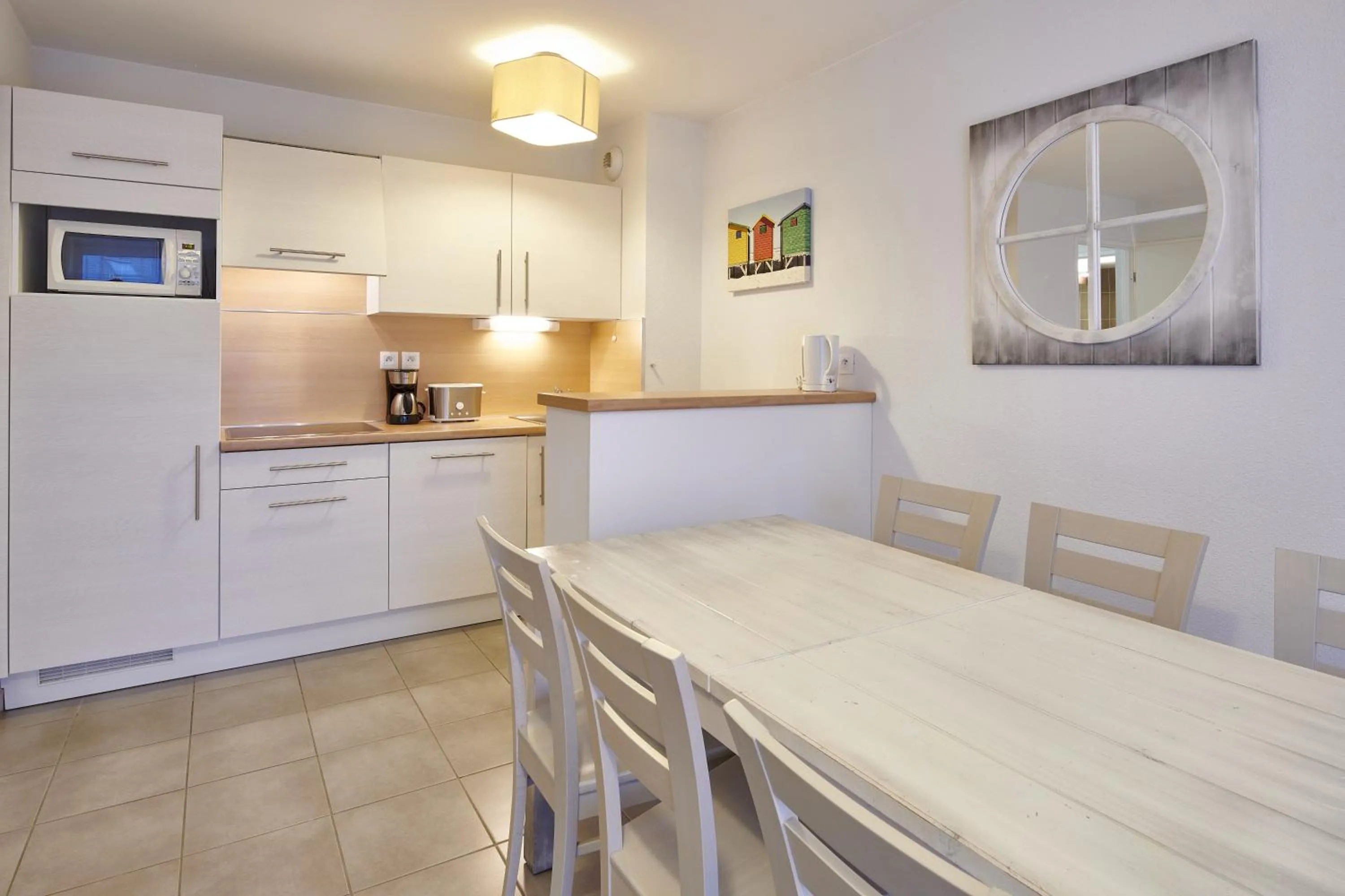 Kitchen or kitchenette in Résidence Vacances Bleues Les Jardins d'Arvor