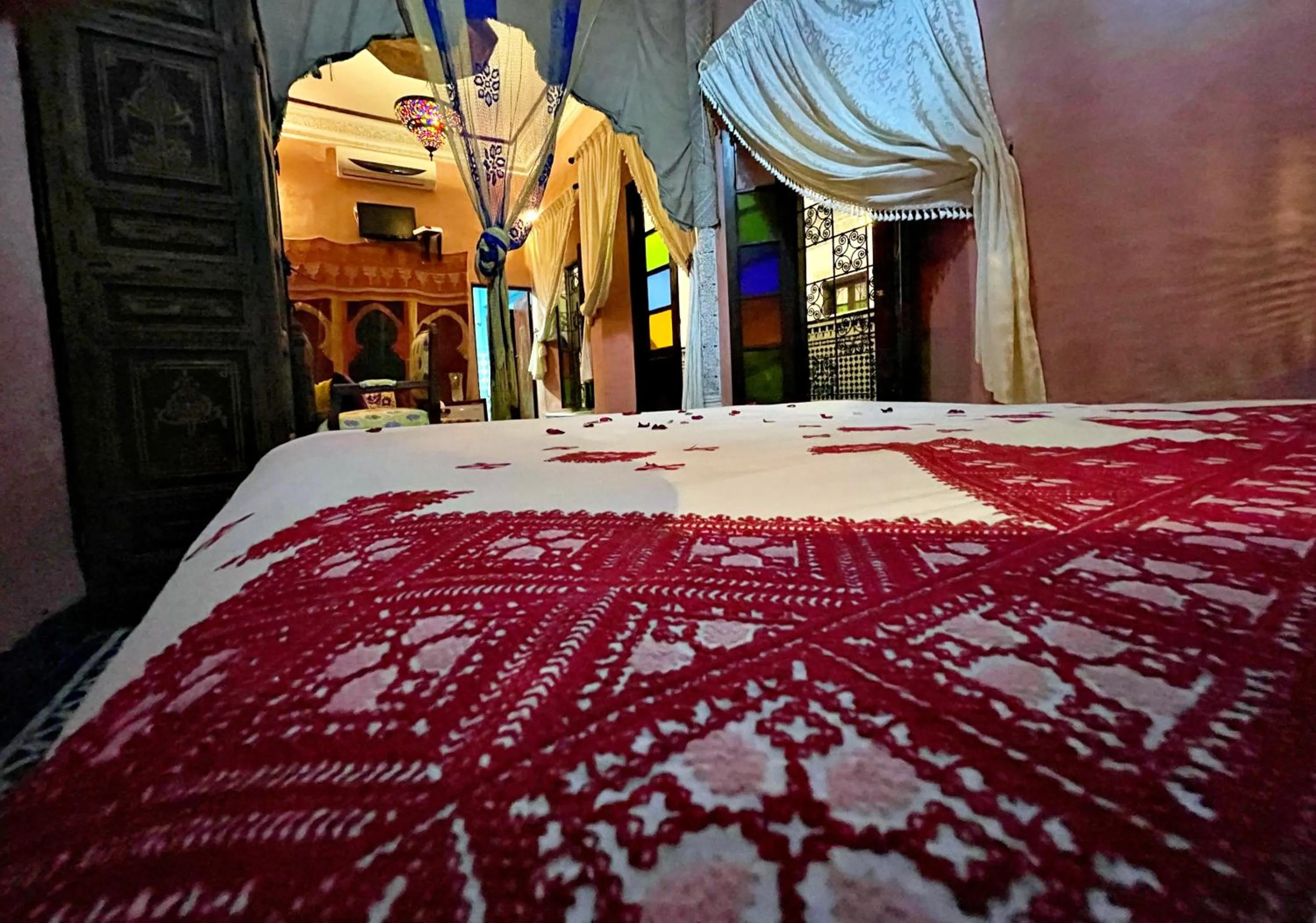 Bed in Riad Dar Guennoun - Luxury Suites in the Heart of Fes