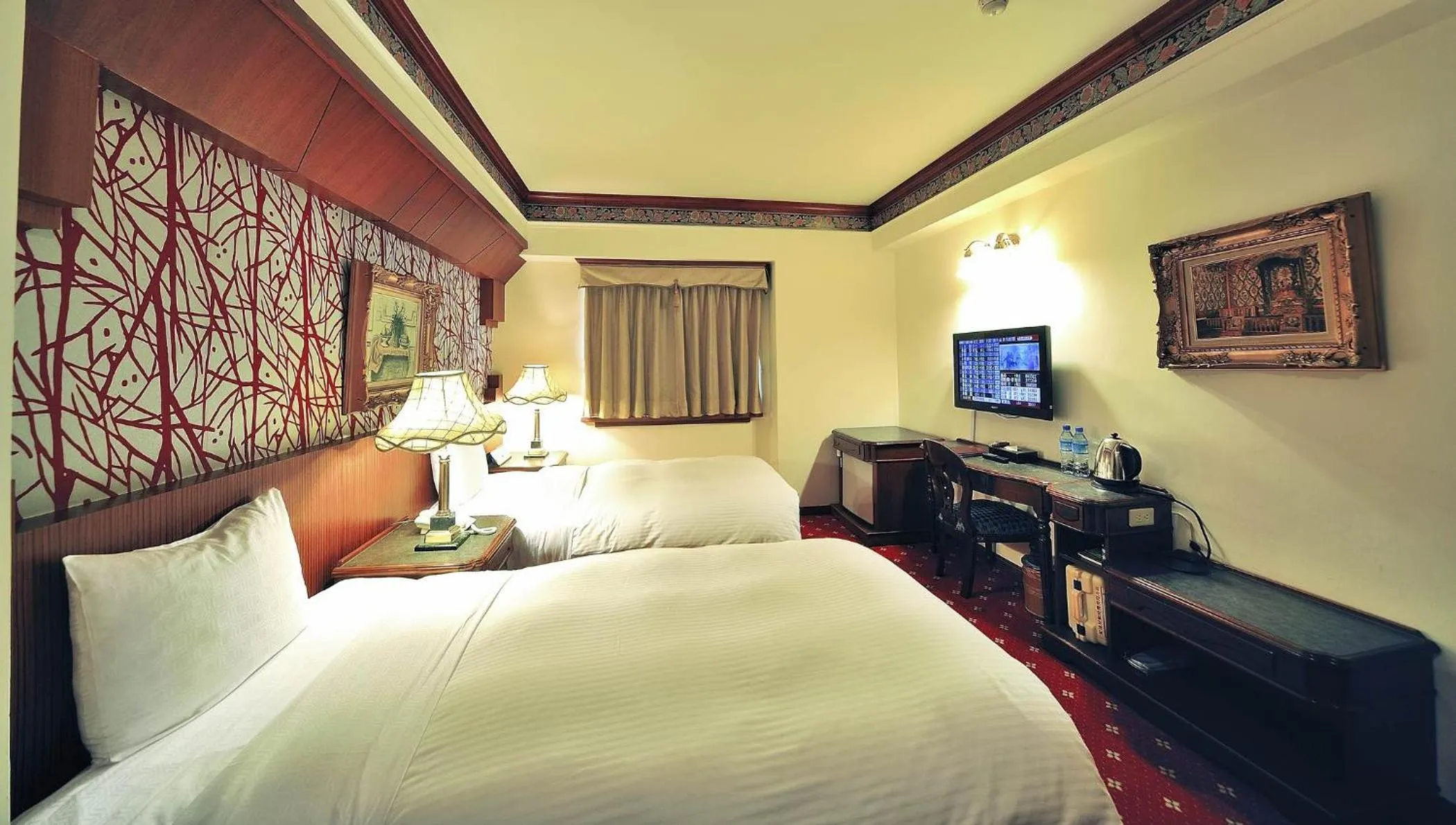 Photo of the whole room, Bed in KaRo Hotel