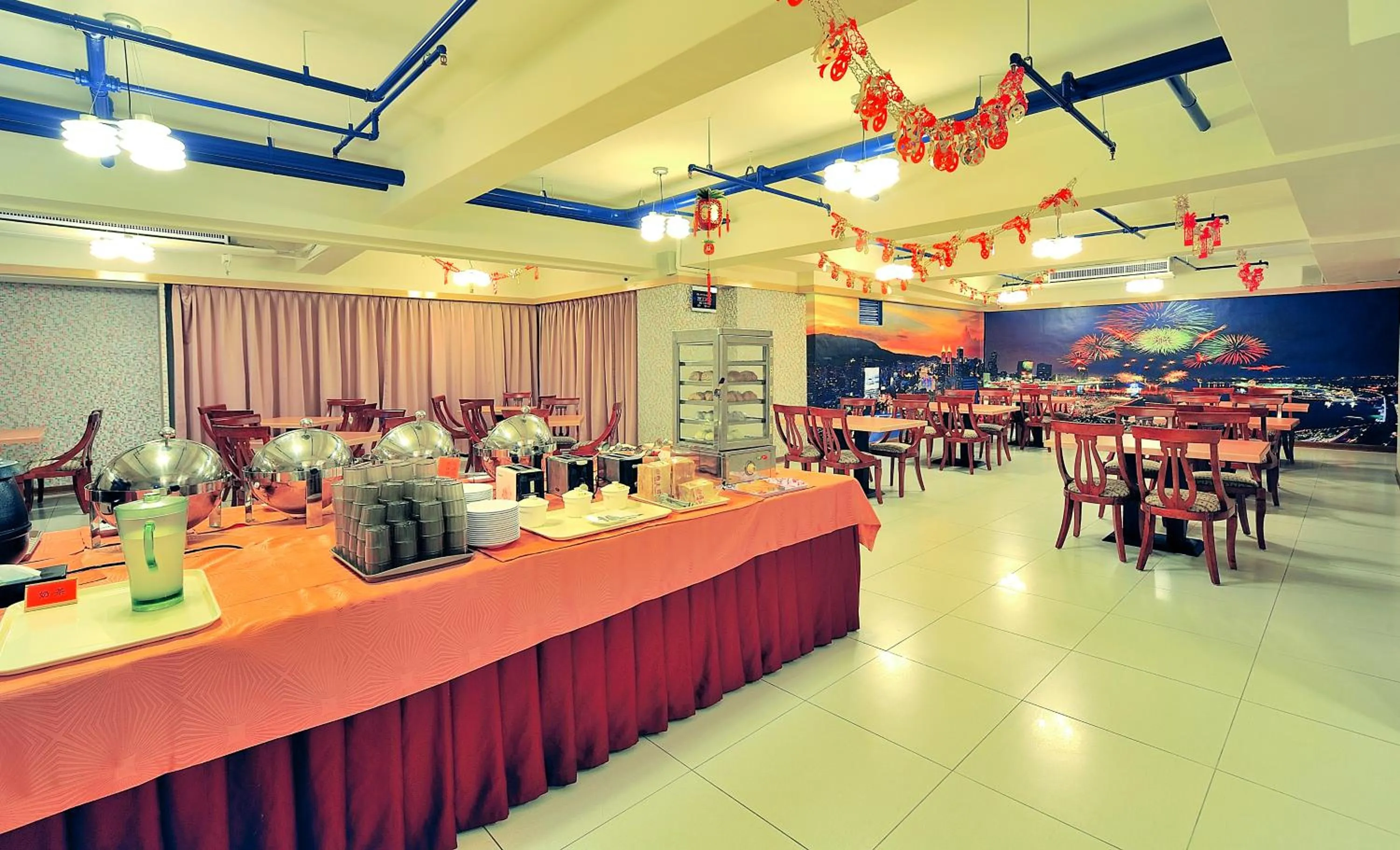 Restaurant/places to eat in KaRo Hotel