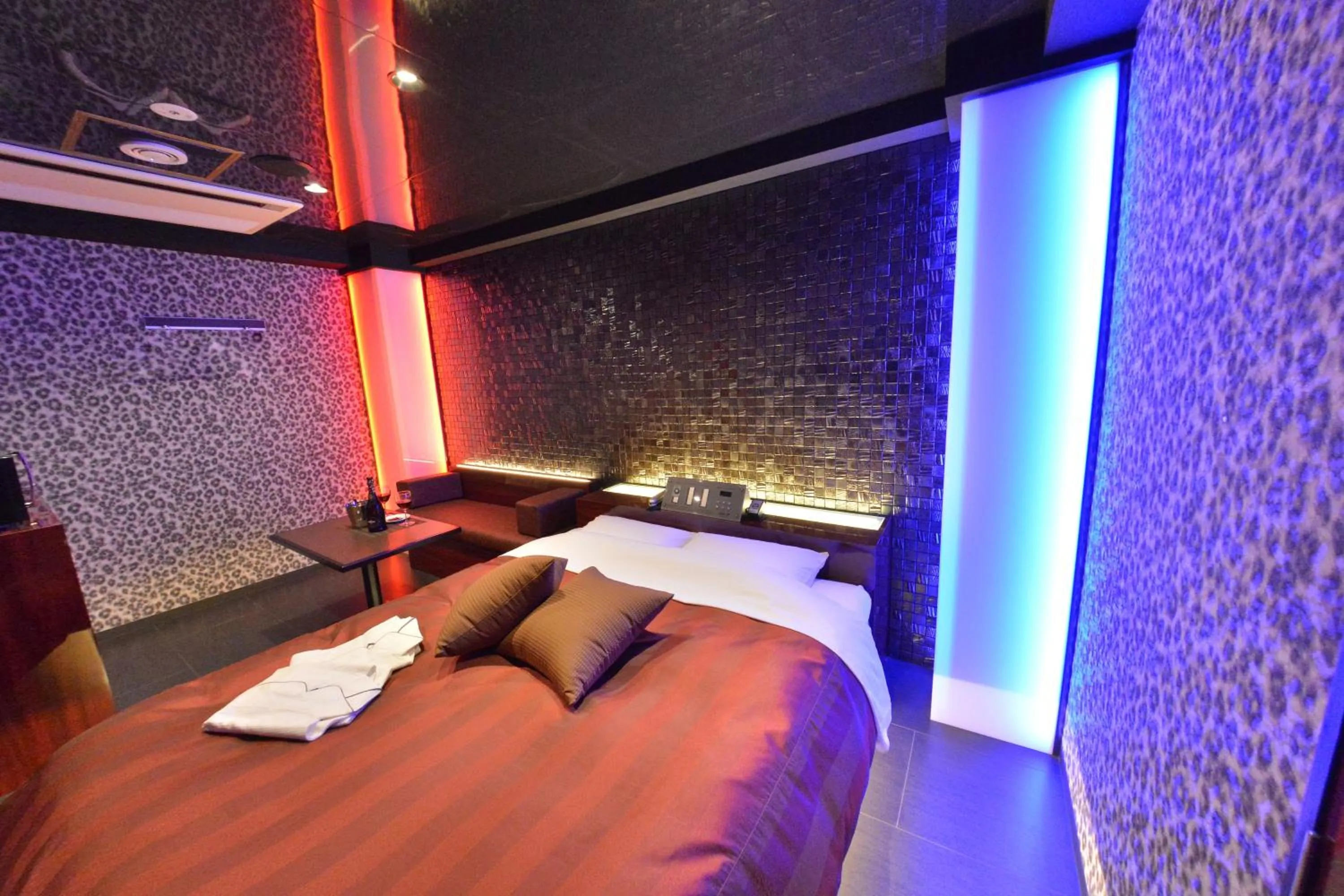 Decorative detail, Bed in Terrace M Yokota Bace ( Adult Only )