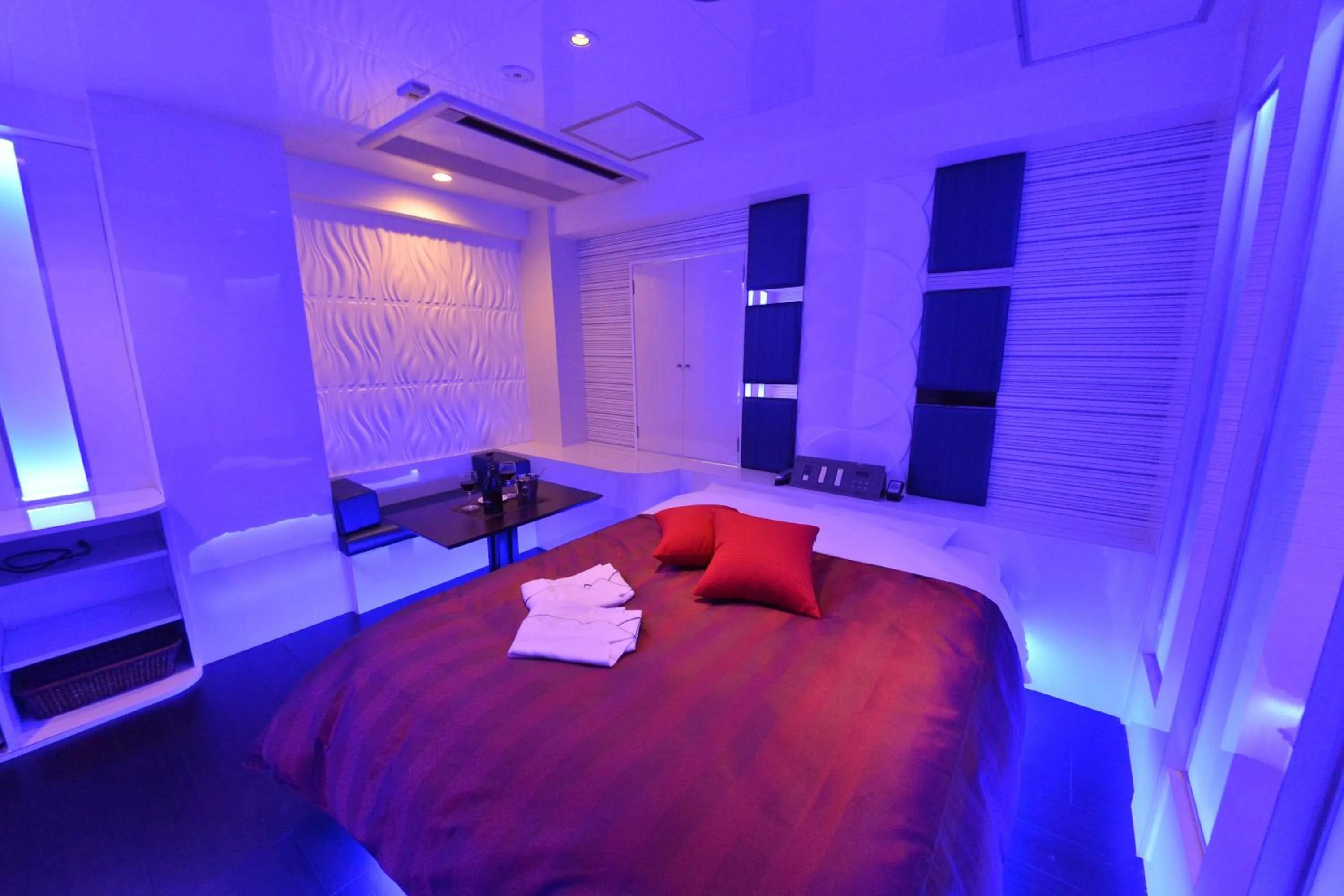 Decorative detail, Bed in Terrace M Yokota Bace ( Adult Only )