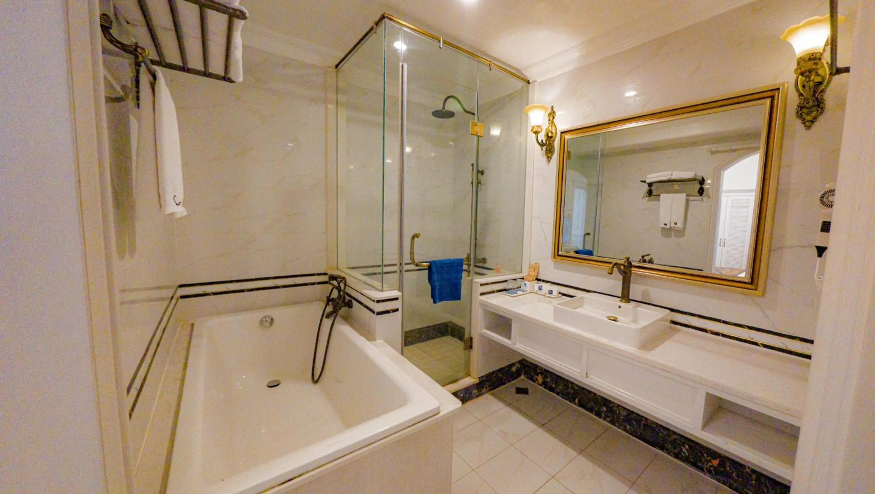 Bathroom in Lan Rung Beach Resort