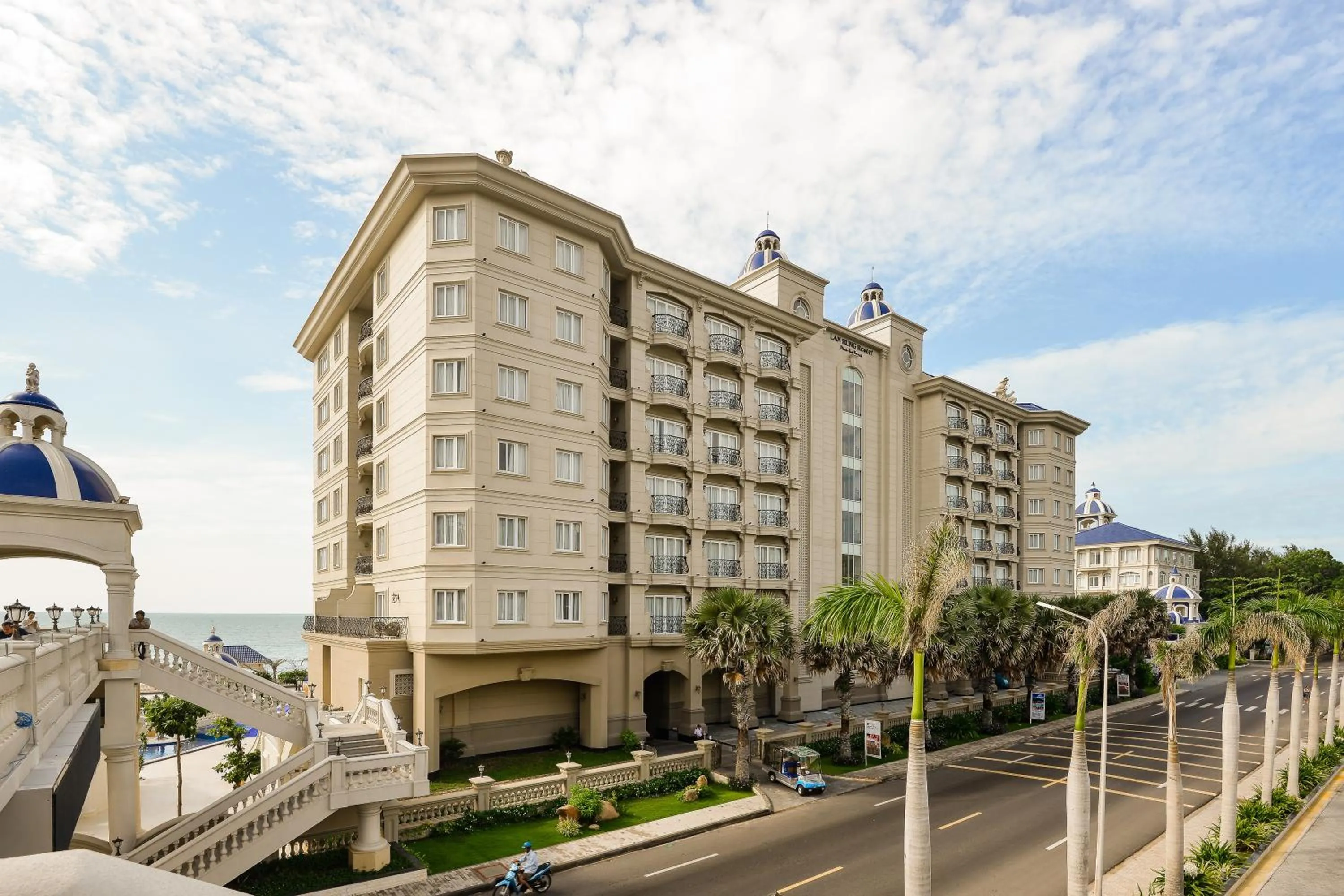 Property building in Lan Rung Beach Resort