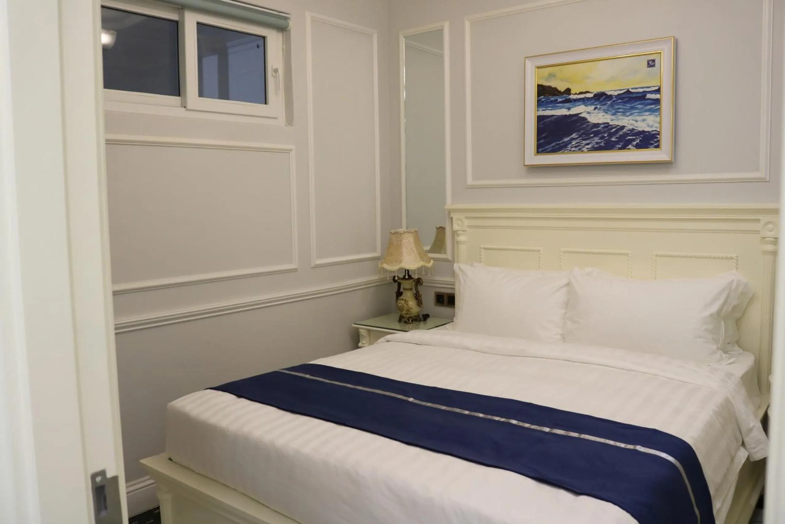 Bed in Lan Rung Beach Resort