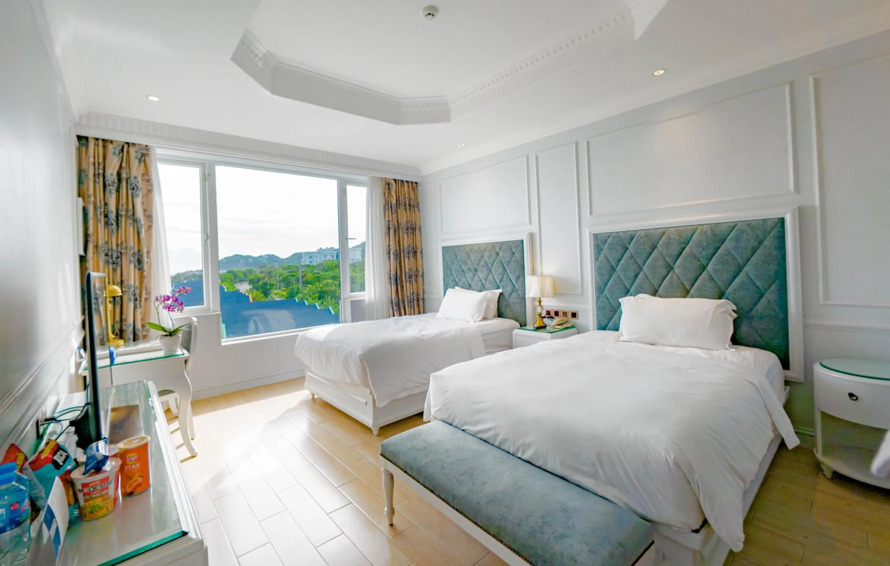 View (from property/room), Bed in Lan Rung Beach Resort