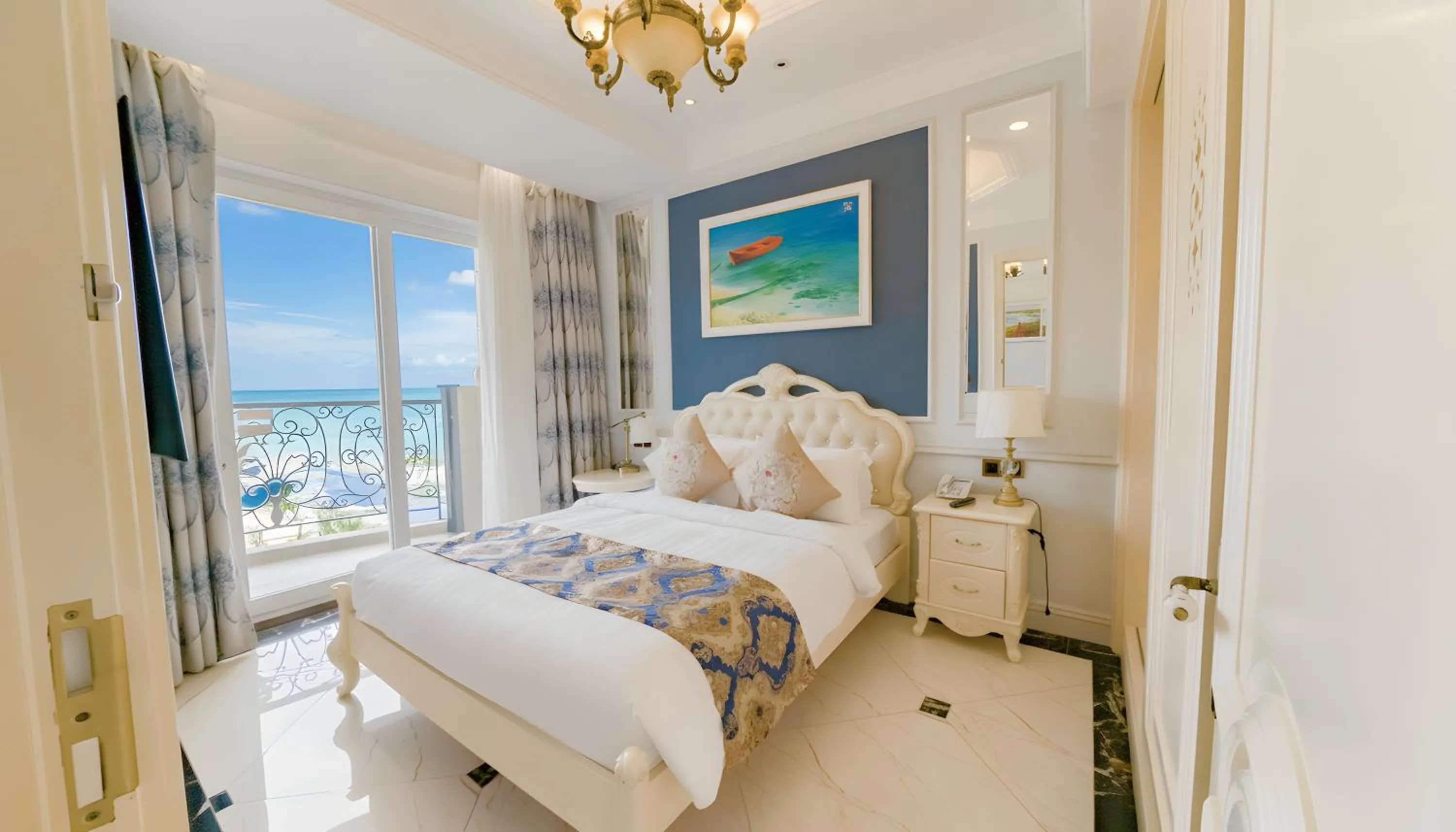 Bedroom, Bed in Lan Rung Beach Resort