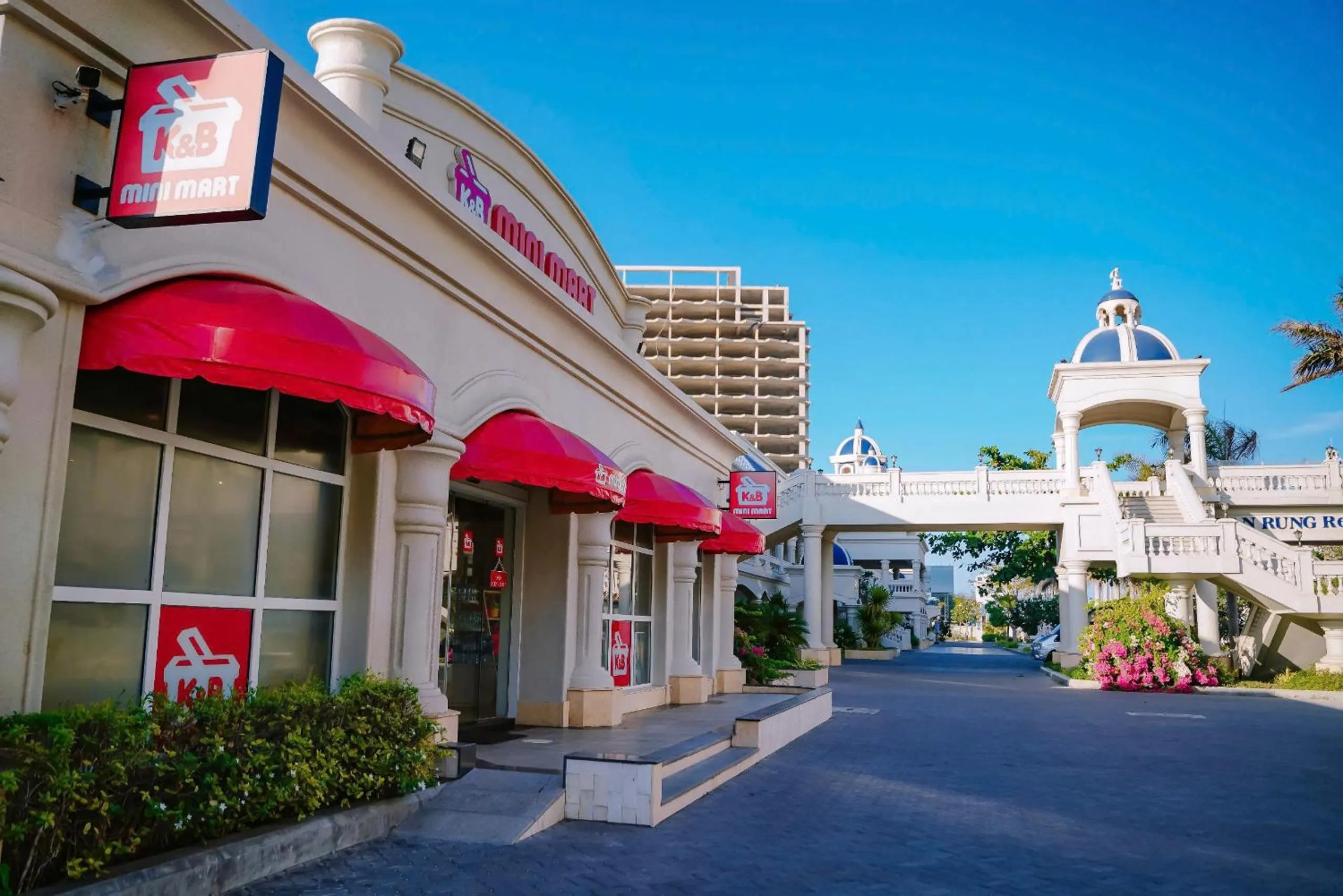 Shopping Area in Lan Rung Beach Resort