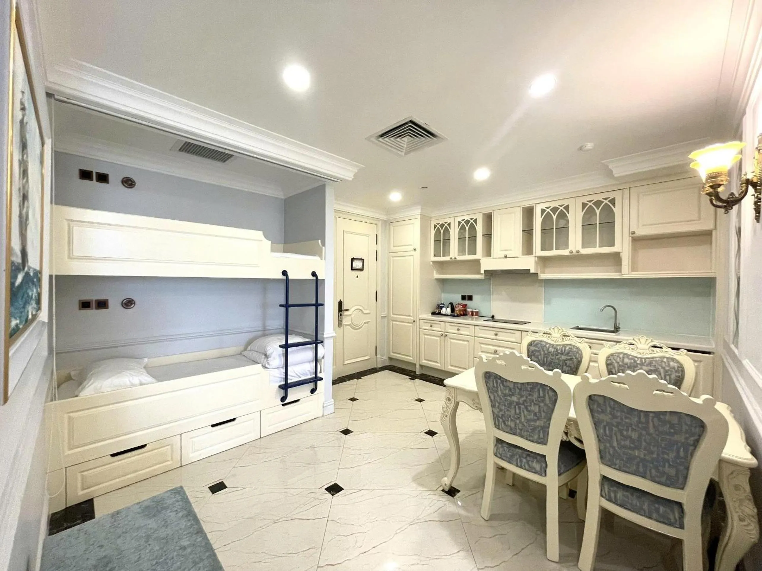 bunk bed in Lan Rung Beach Resort