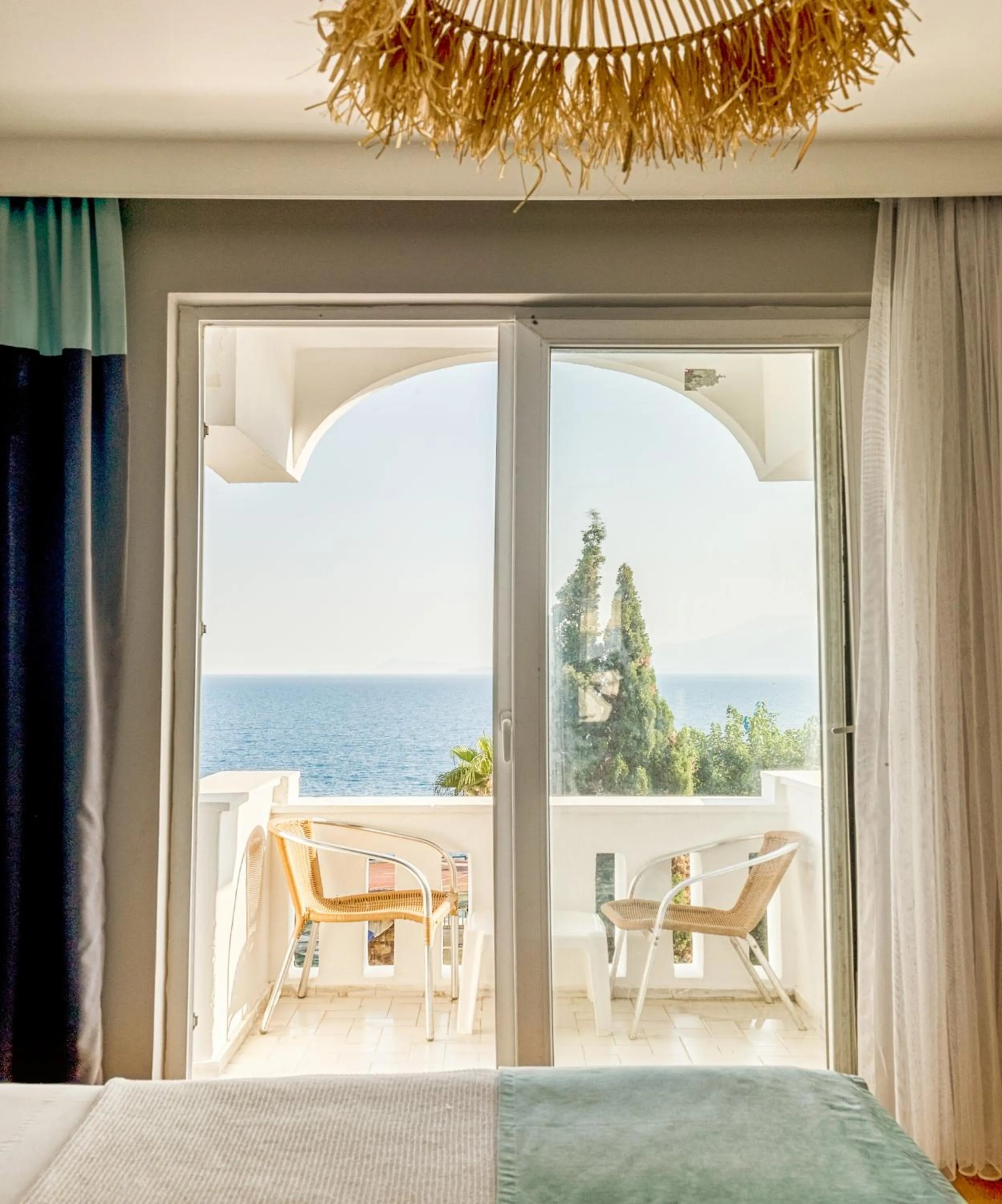 Sea view, Bed in Royal City Hotel