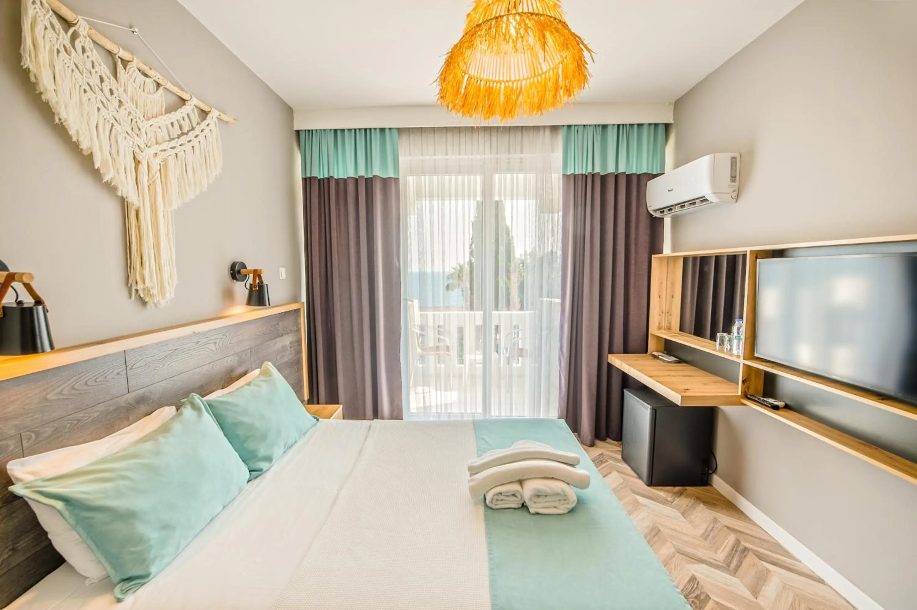 Photo of the whole room, Bed in Royal City Hotel