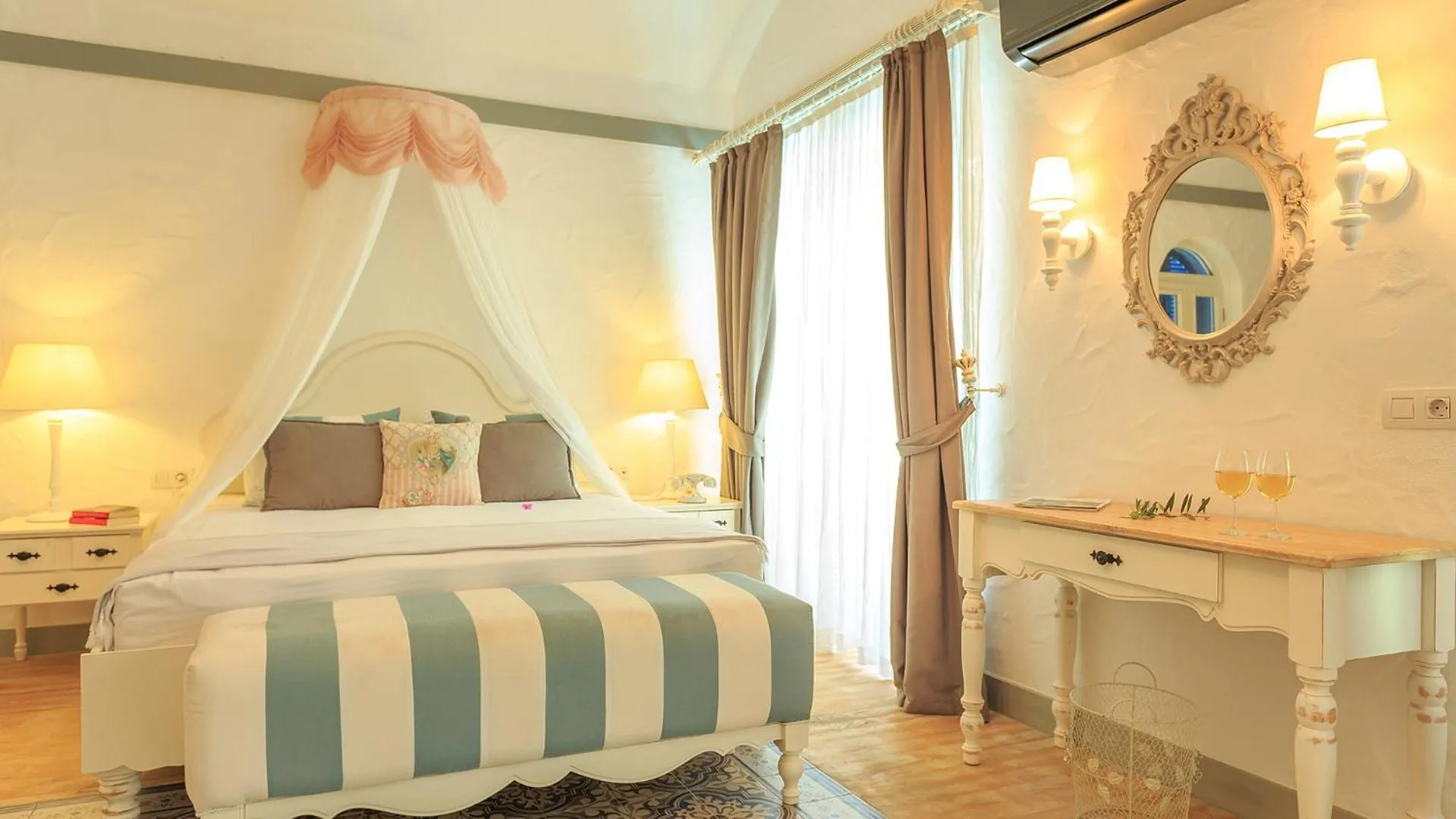 Bedroom, Bed in Flamingo Hotel & Spa - Pet Friendly