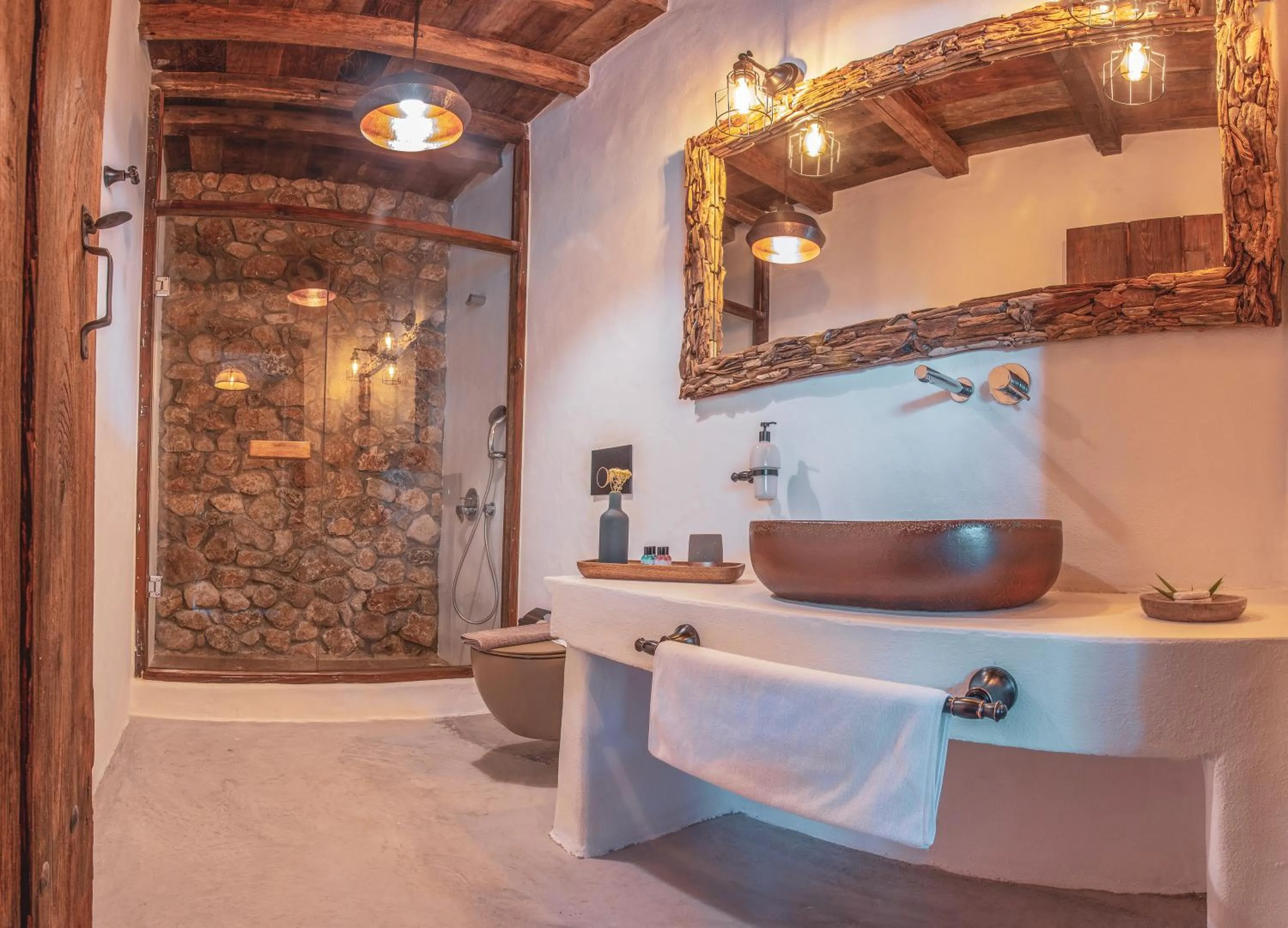 Toilet in Flamingo Hotel & Spa - Pet Friendly